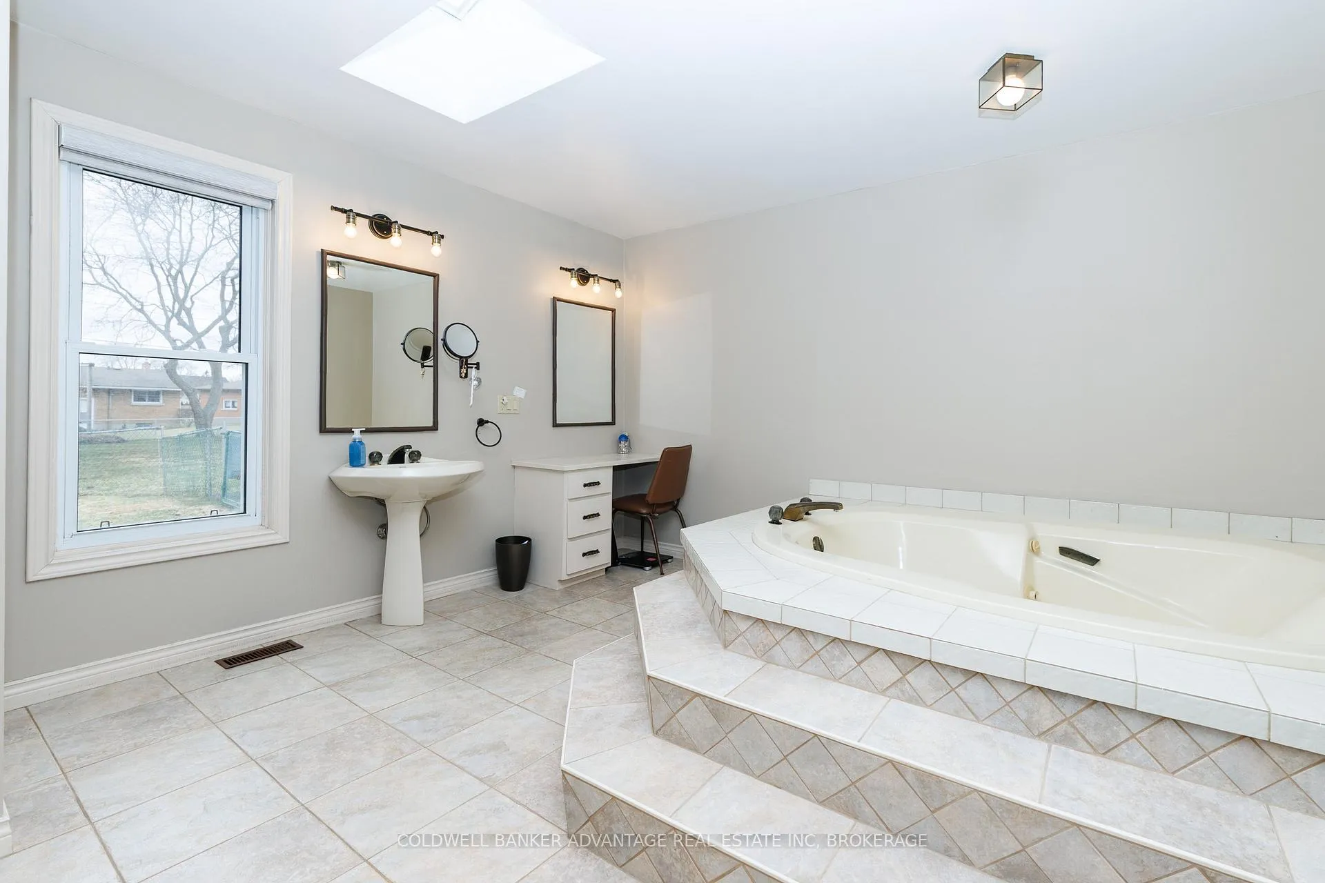 Photo 21 of 2 Donna Marie Drive, Welland, Prince Charles — HOMEH