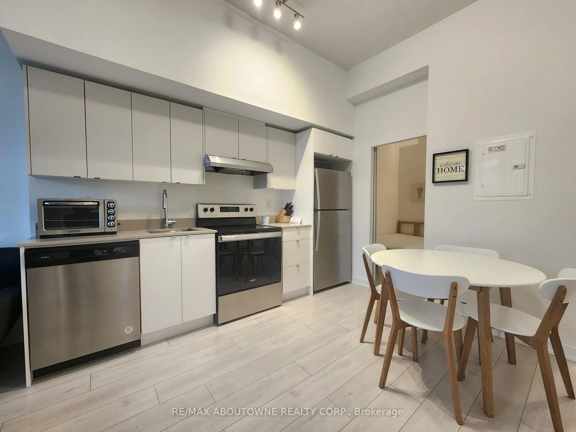 Photo 5 of Unit 101, 3210 Dakota Common, Burlington, Alton — HOMEH