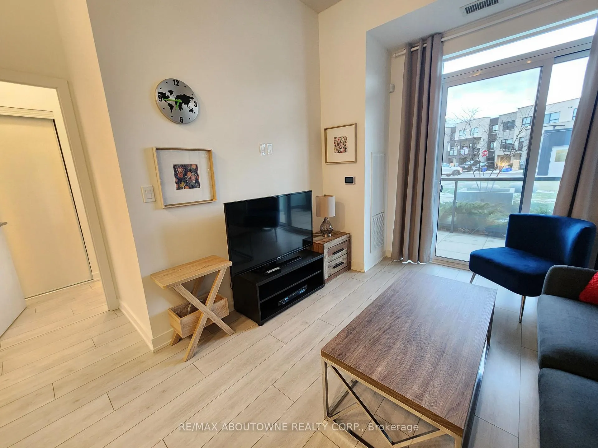 Photo 8 of Unit 101, 3210 Dakota Common, Burlington, Alton — HOMEH