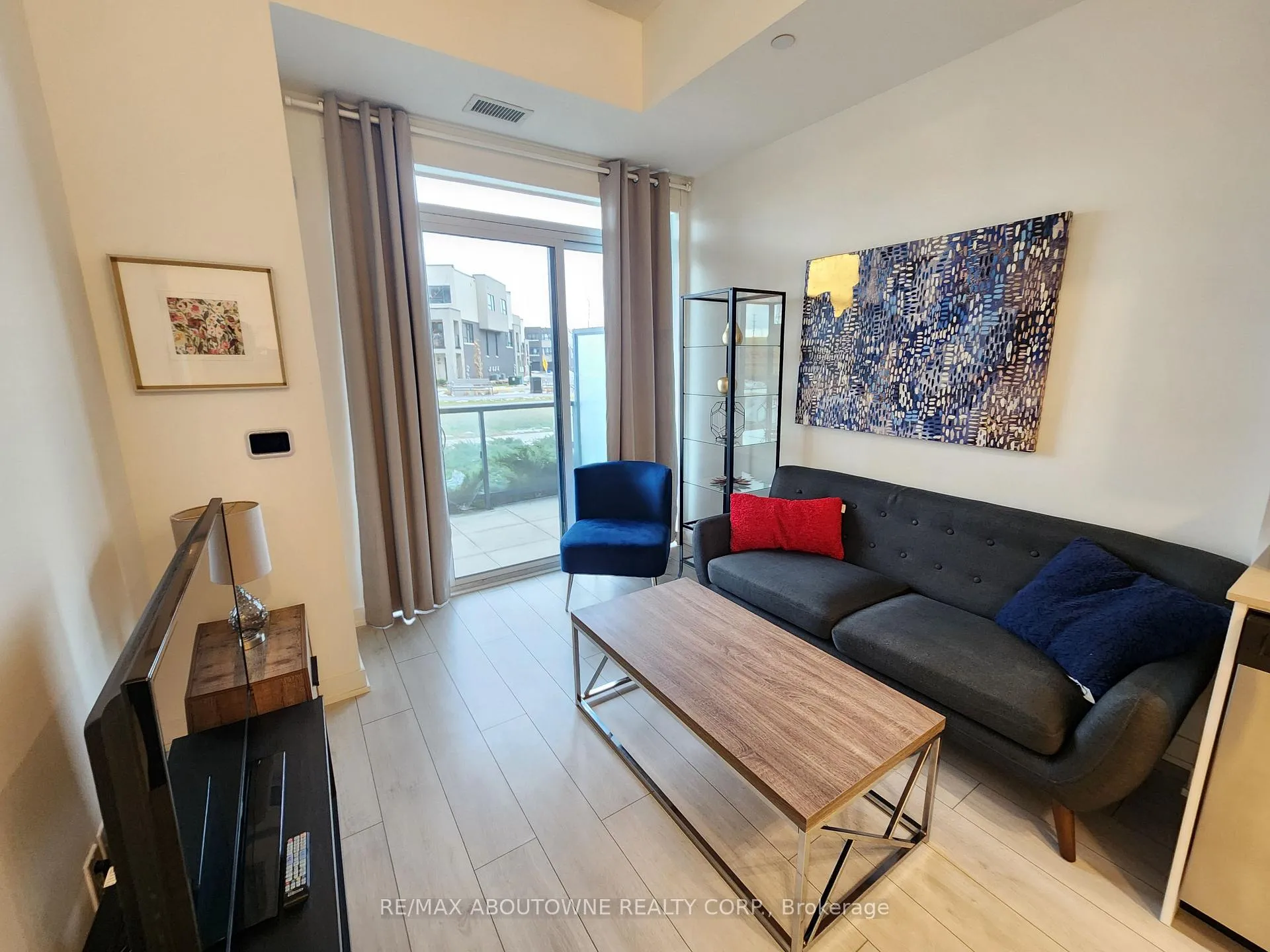 Photo 9 of Unit 101, 3210 Dakota Common, Burlington, Alton — HOMEH