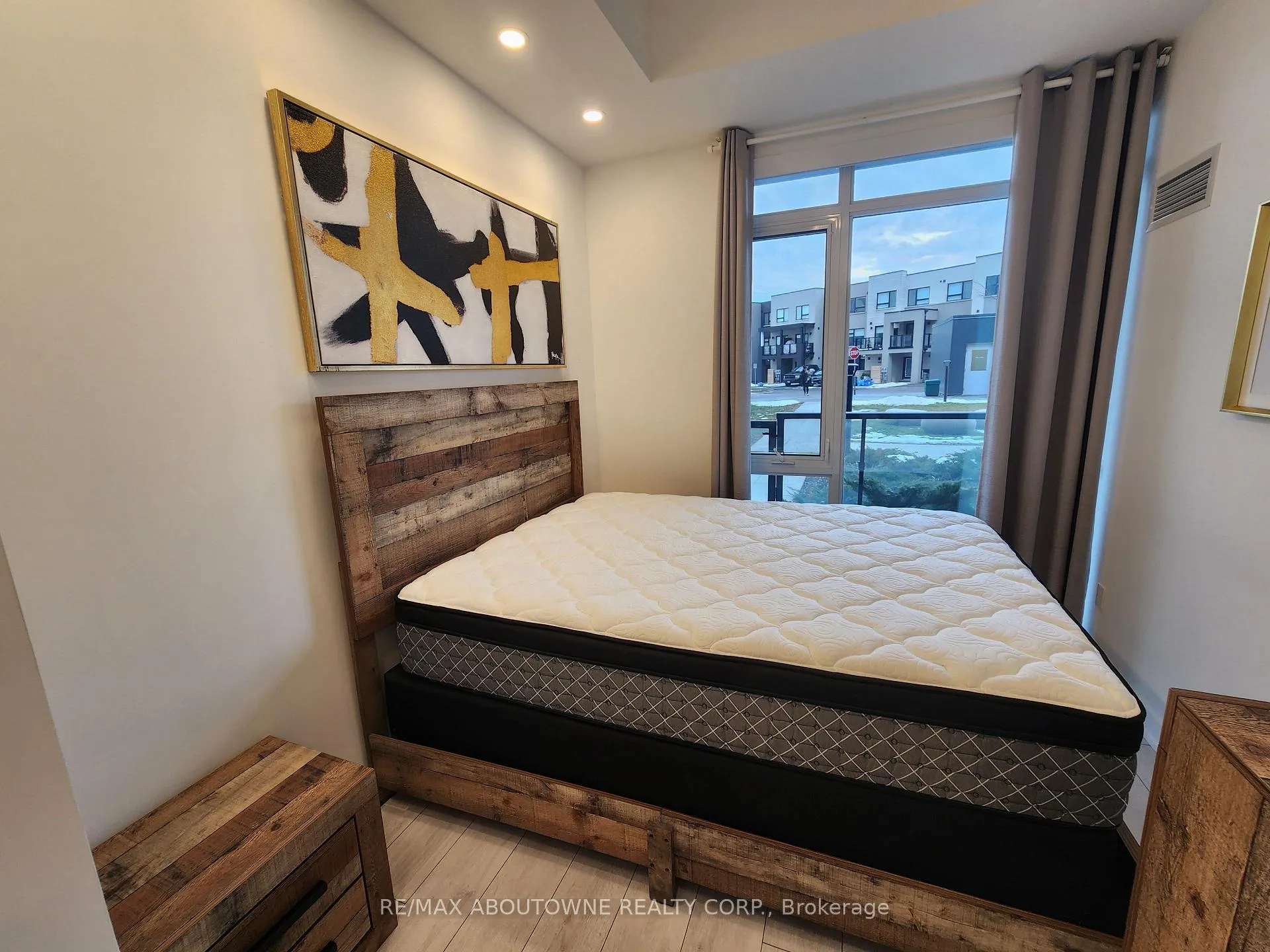 Photo 10 of Unit 101, 3210 Dakota Common, Burlington, Alton — HOMEH