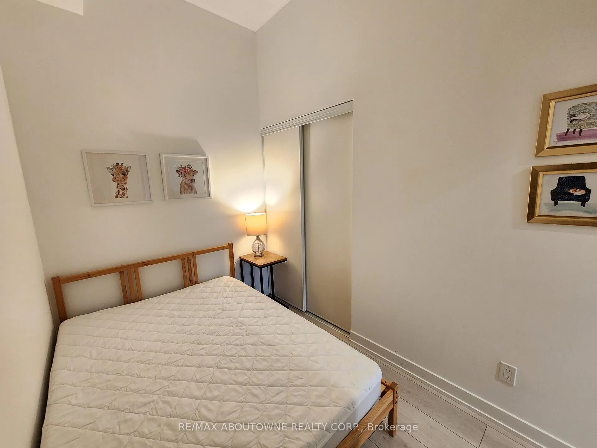 Photo 17 of Unit 101, 3210 Dakota Common, Burlington, Alton — HOMEH