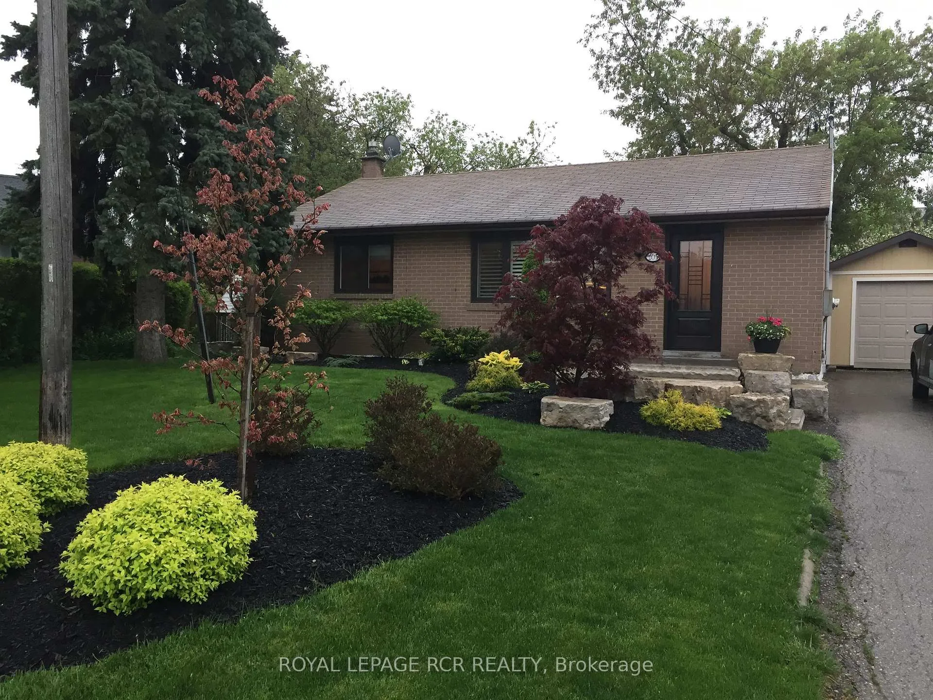 Photo 2 of 205 Martha Crescent, Caledon, Bolton West — HOMEH