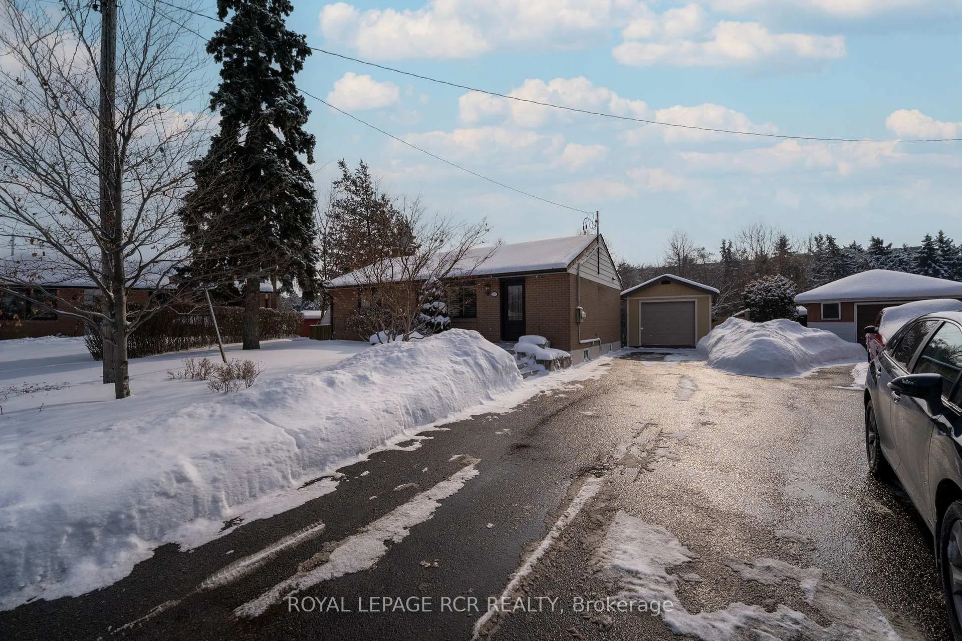 Photo 3 of 205 Martha Crescent, Caledon, Bolton West — HOMEH