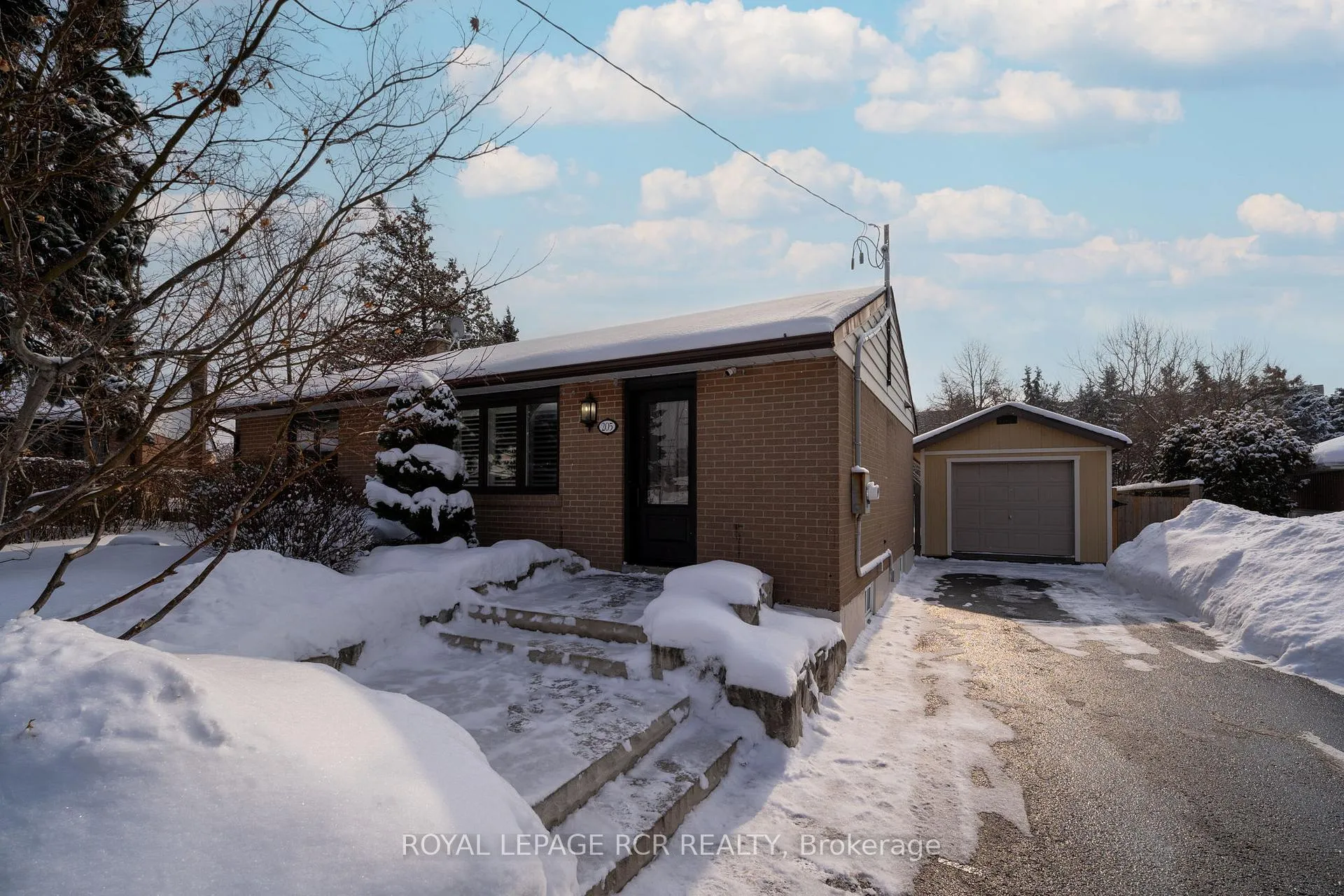 Photo 4 of 205 Martha Crescent, Caledon, Bolton West — HOMEH