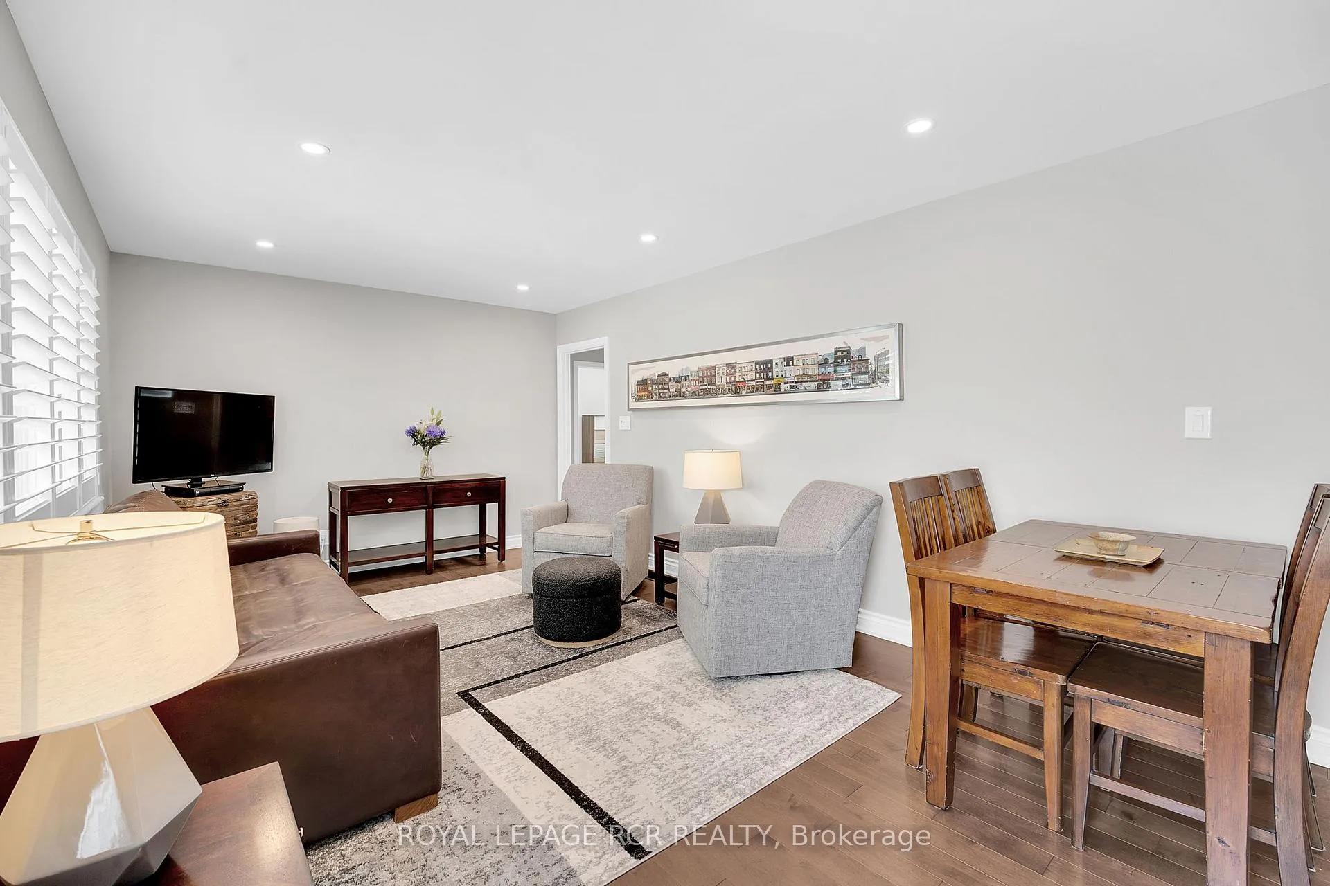 Photo 8 of 205 Martha Crescent, Caledon, Bolton West — HOMEH
