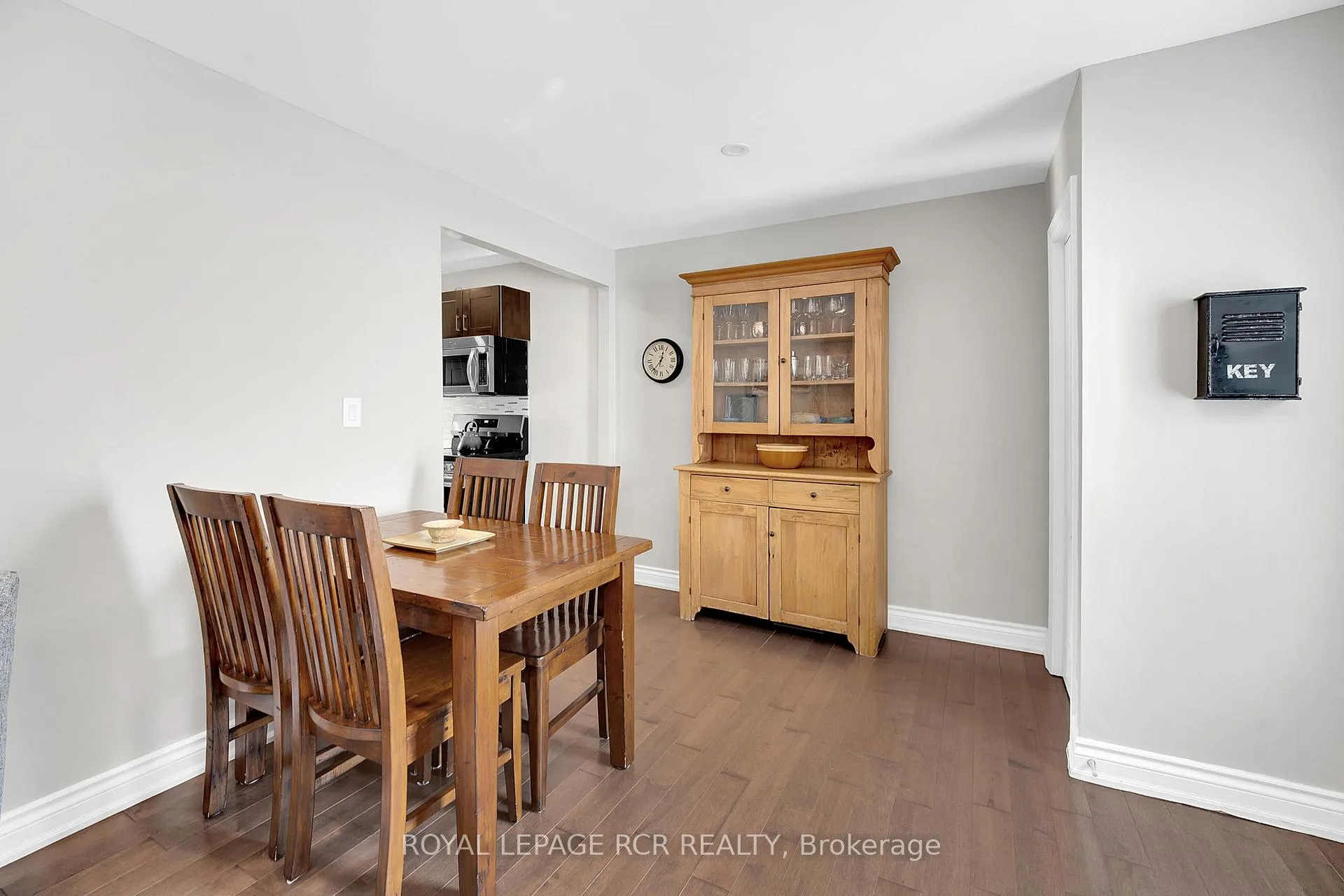 Photo 10 of 205 Martha Crescent, Caledon, Bolton West — HOMEH