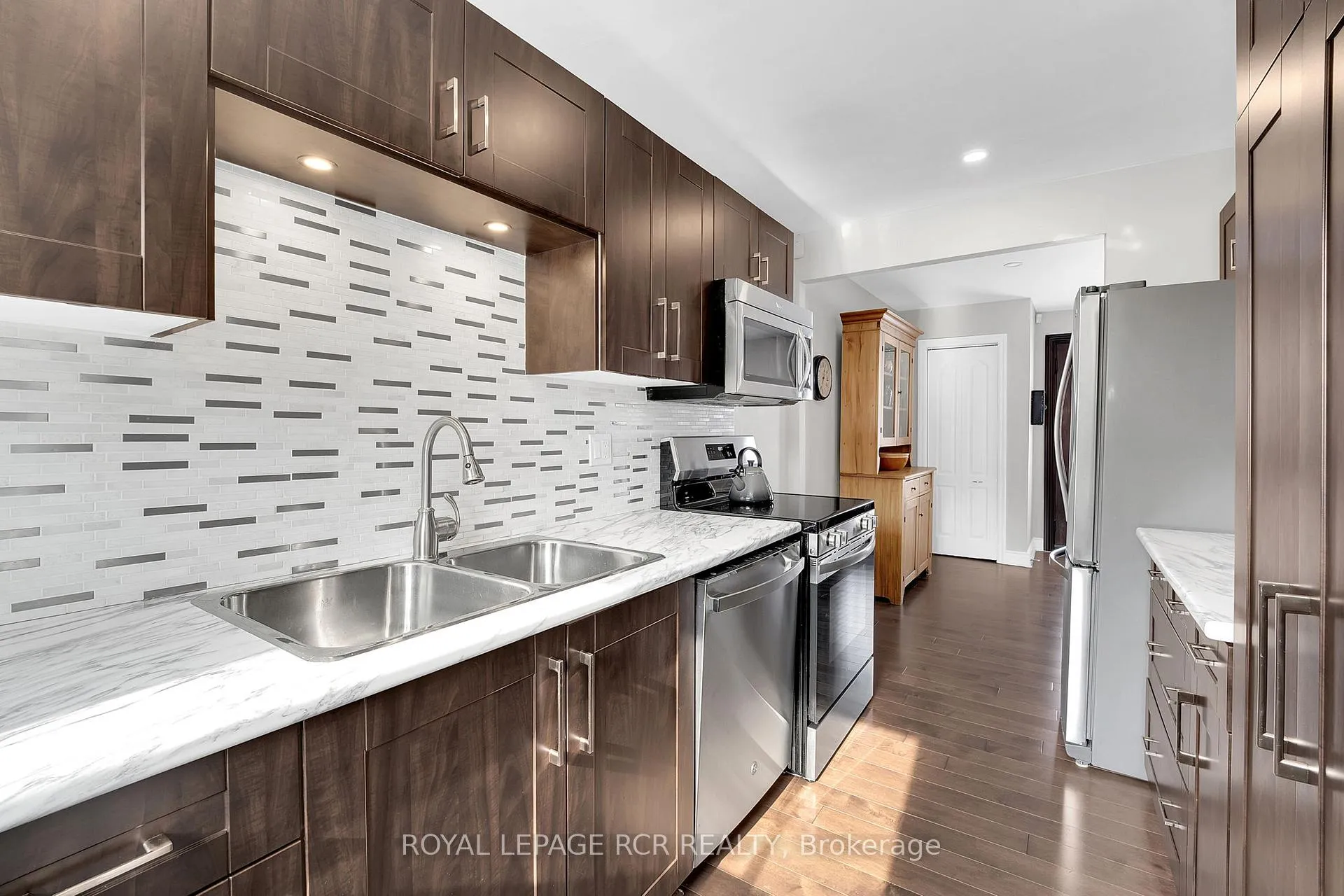Photo 11 of 205 Martha Crescent, Caledon, Bolton West — HOMEH