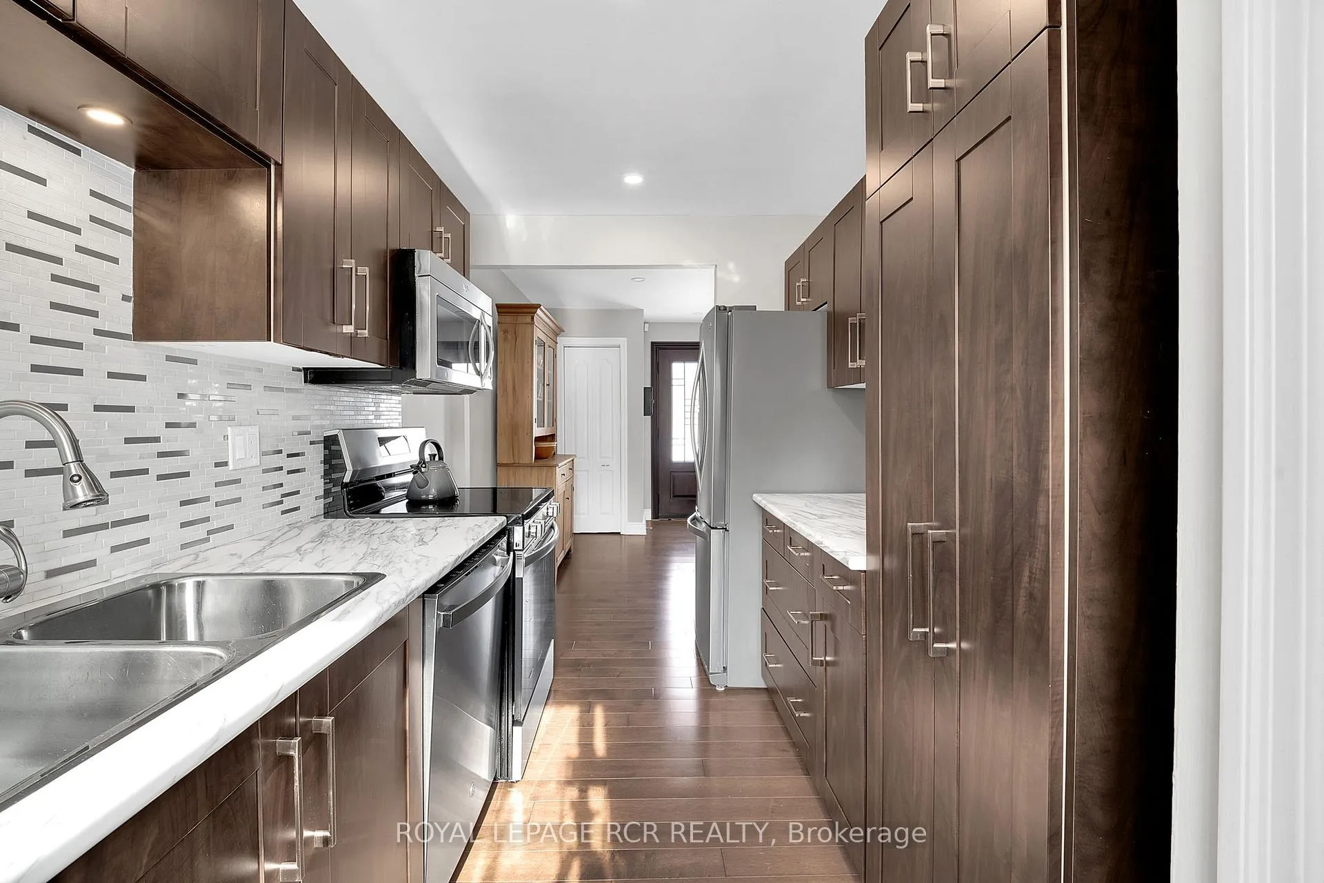 Photo 12 of 205 Martha Crescent, Caledon, Bolton West — HOMEH