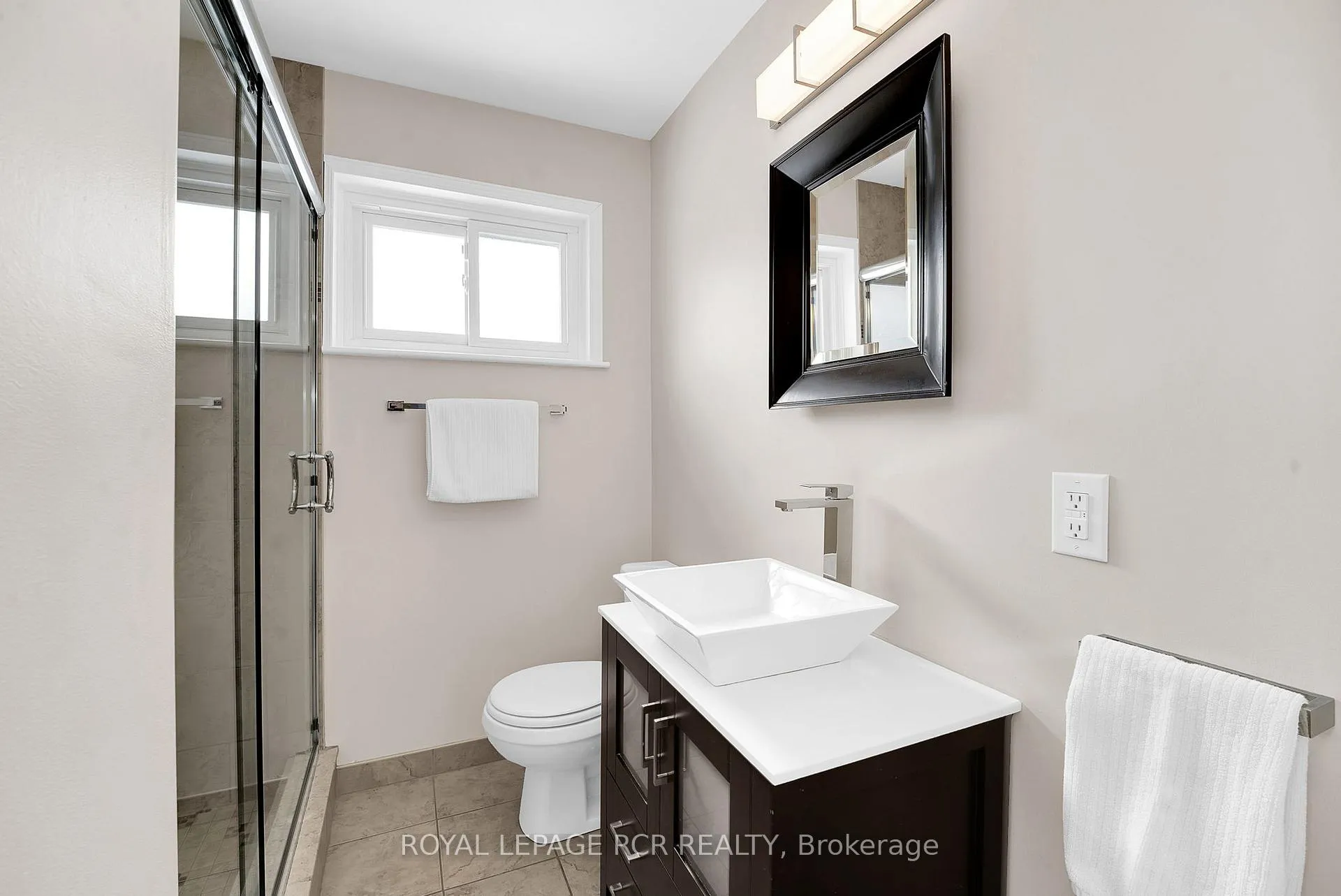 Photo 19 of 205 Martha Crescent, Caledon, Bolton West — HOMEH