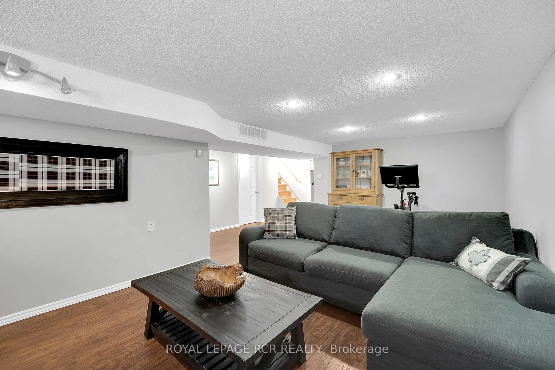Photo 21 of 205 Martha Crescent, Caledon, Bolton West — HOMEH