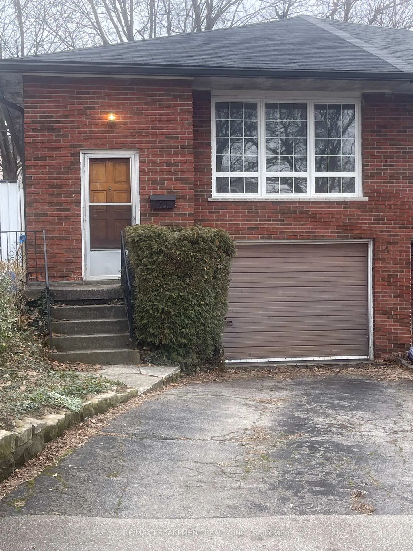 Front of 24 Yeoville Court