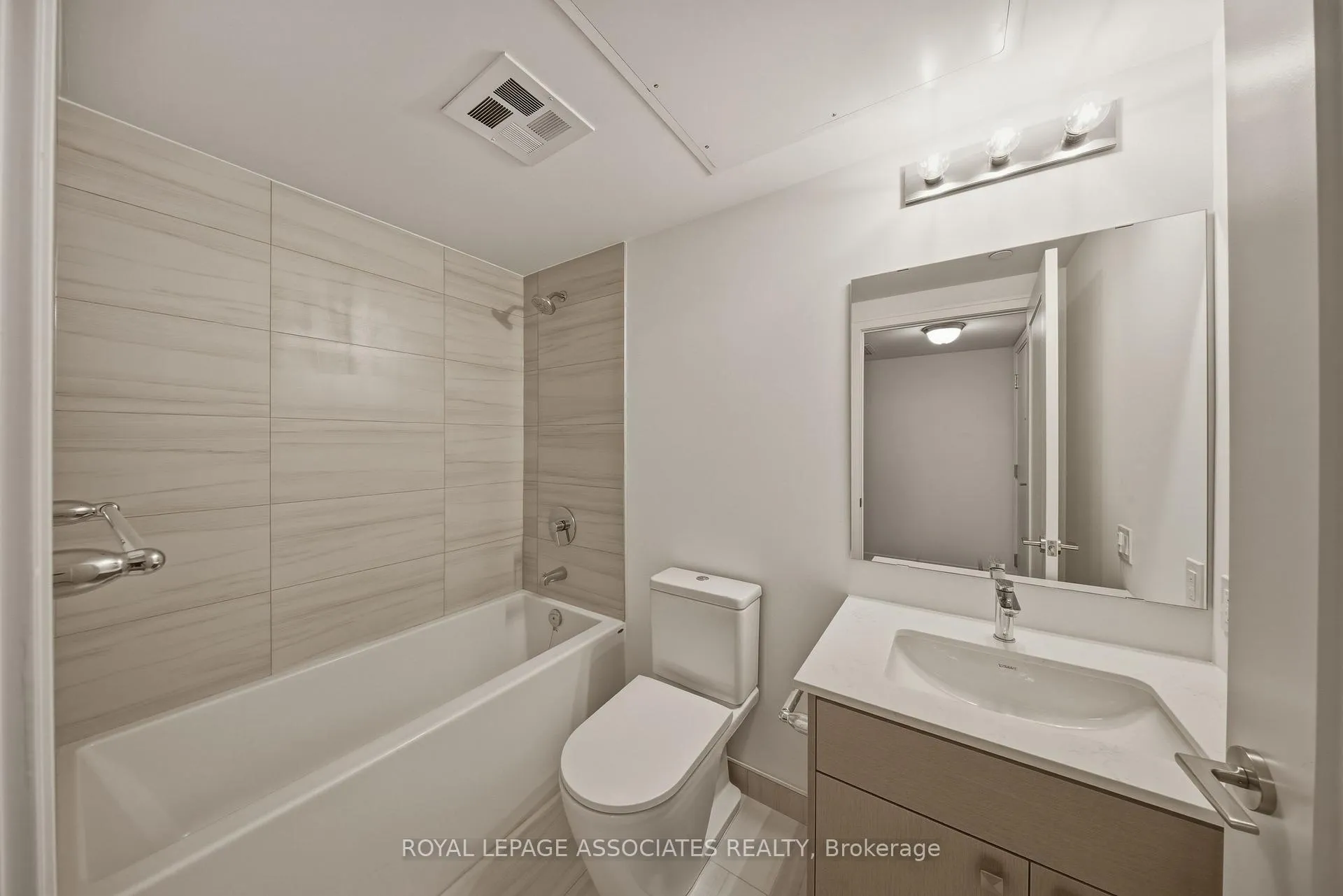 Photo 9 of Unit 503, 2 Manderley Drive, Scarborough, Birchcliffe-Cliffside — HOMEH
