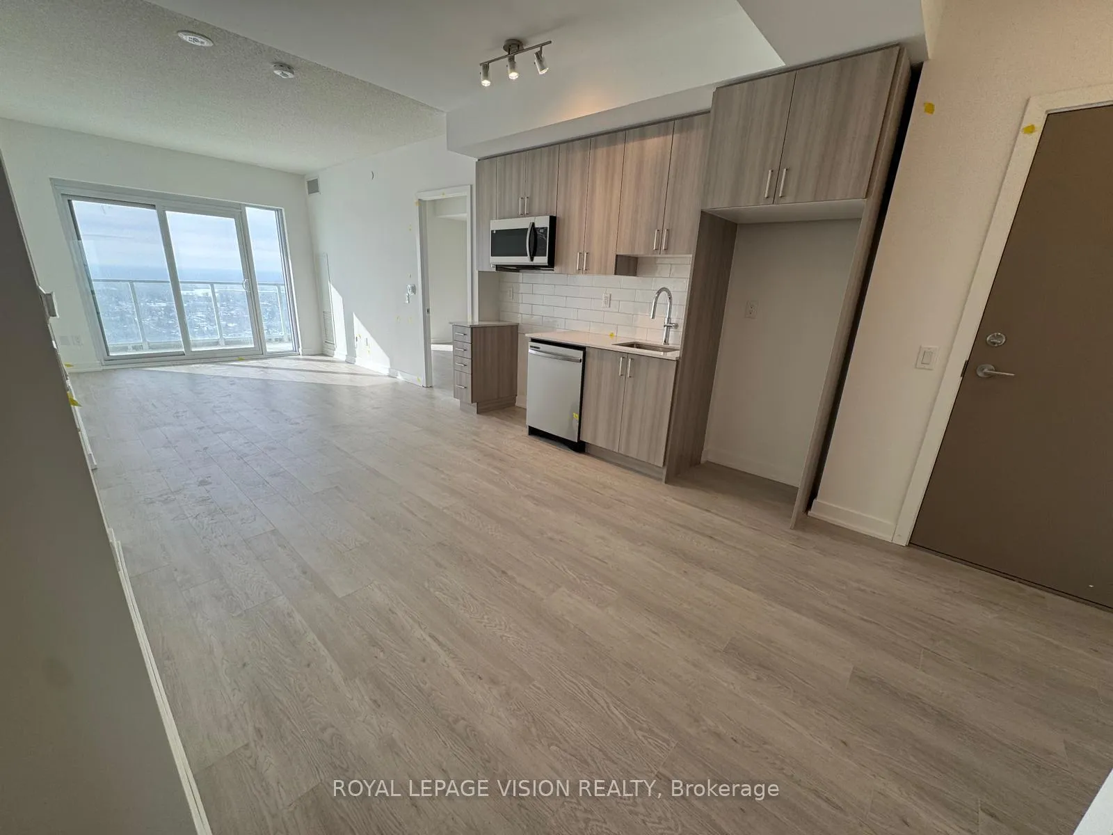 Photo 3 of Unit 2605, 1010 Sandy Beach Road, Pickering, Bay Ridges — HOMEH