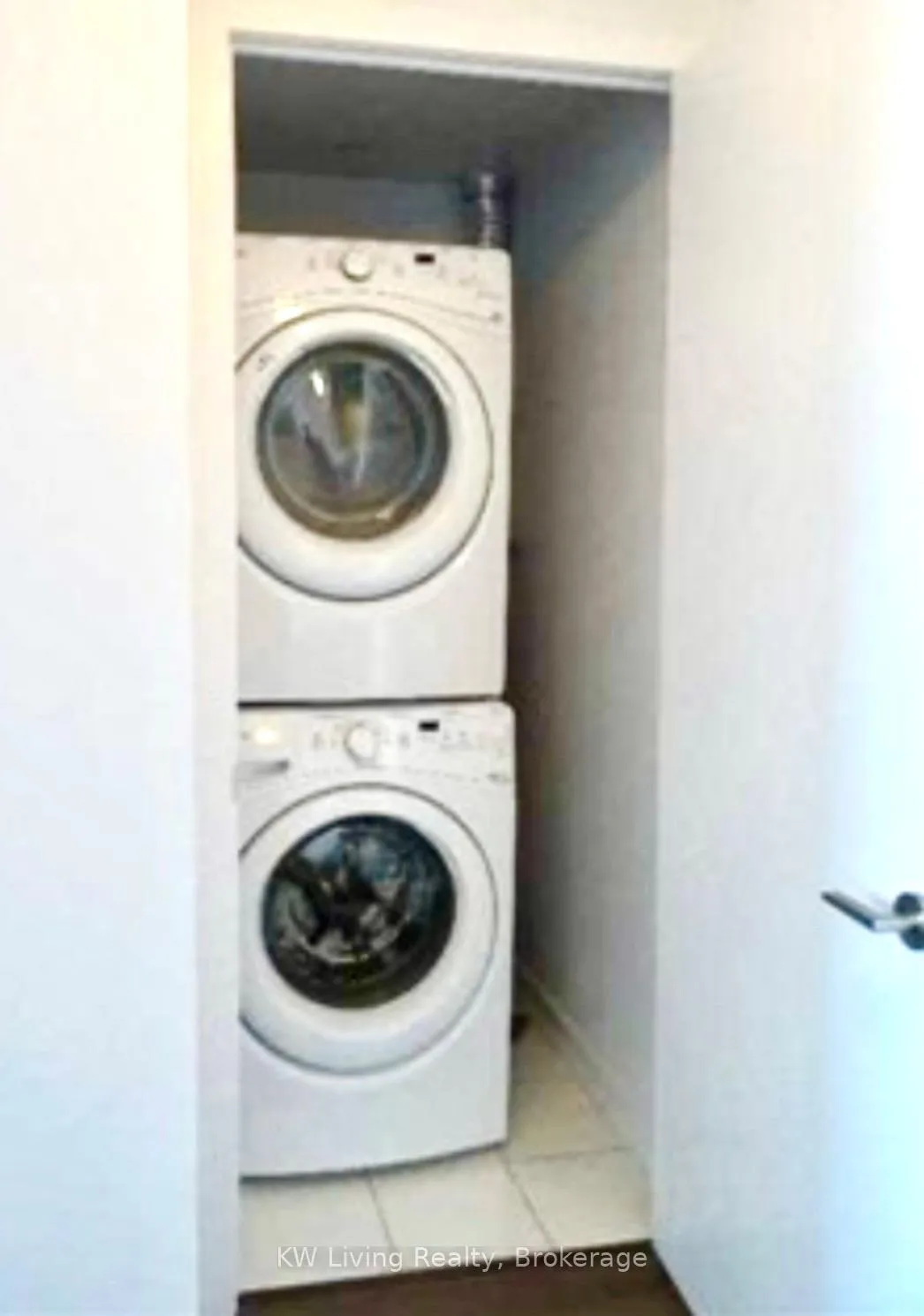 Photo 12 of Unit 1107, 60 Berwick Avenue, Toronto, Yonge-Eglinton — HOMEH