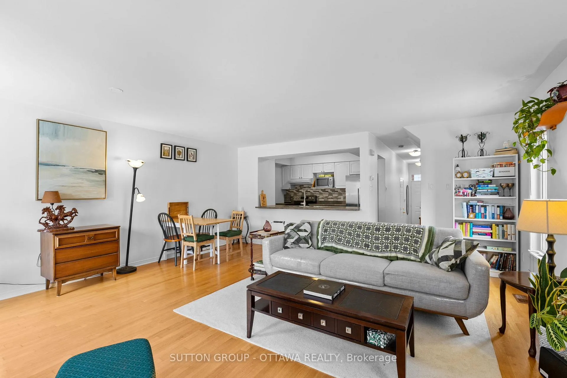 Photo 4 of Unit 11, 221 Station Boulevard, Ottawa, Riverview Park — HOMEH