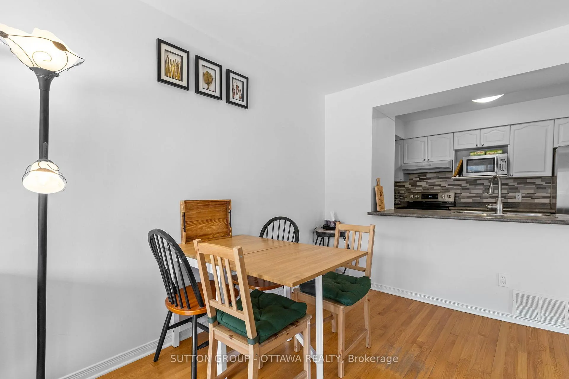 Photo 5 of Unit 11, 221 Station Boulevard, Ottawa, Riverview Park — HOMEH