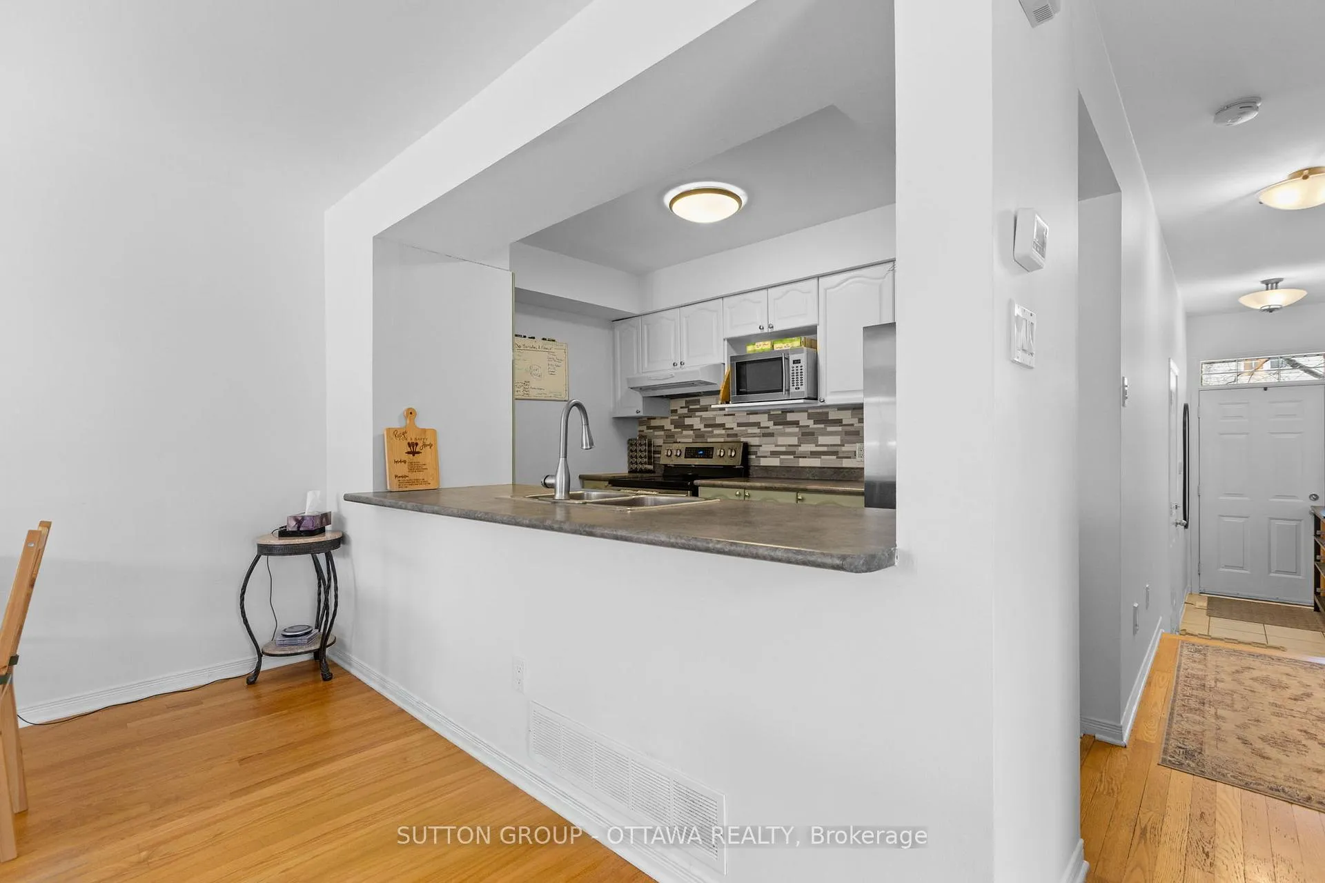 Photo 6 of Unit 11, 221 Station Boulevard, Ottawa, Riverview Park — HOMEH