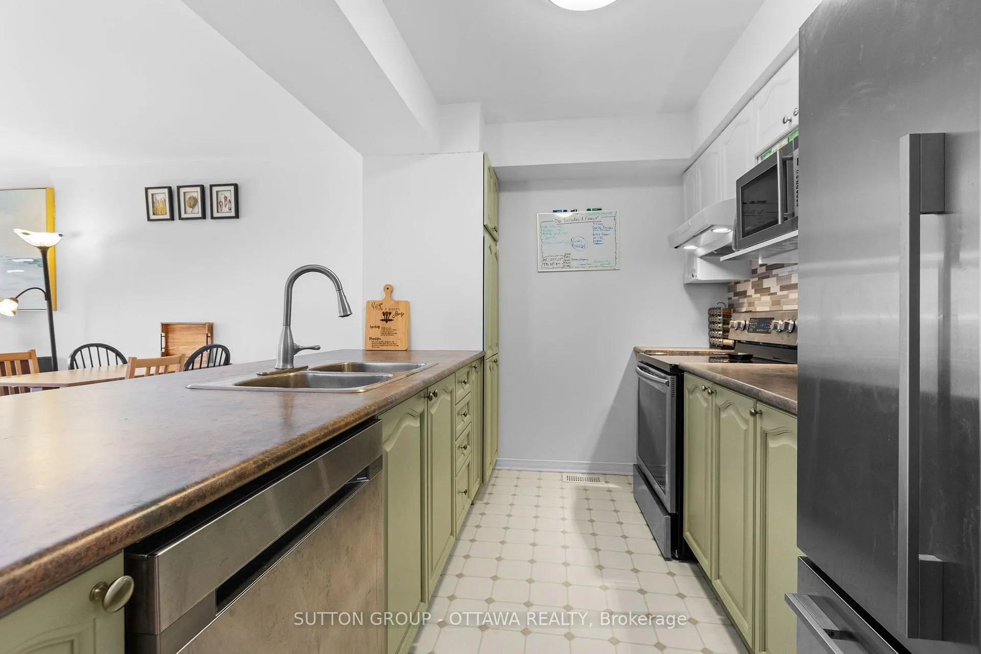 Photo 7 of Unit 11, 221 Station Boulevard, Ottawa, Riverview Park — HOMEH