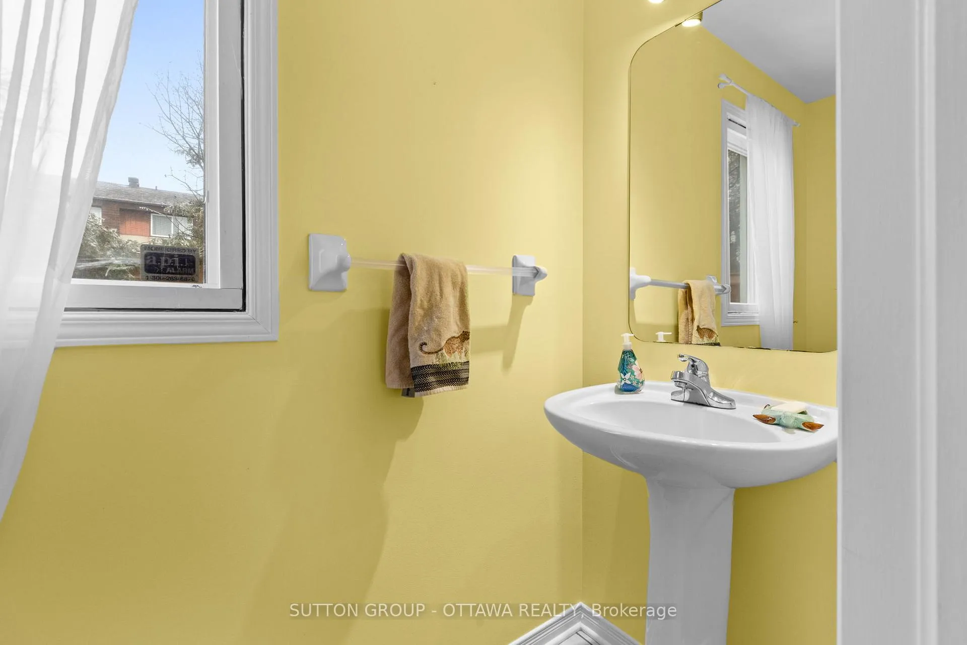 Photo 9 of Unit 11, 221 Station Boulevard, Ottawa, Riverview Park — HOMEH