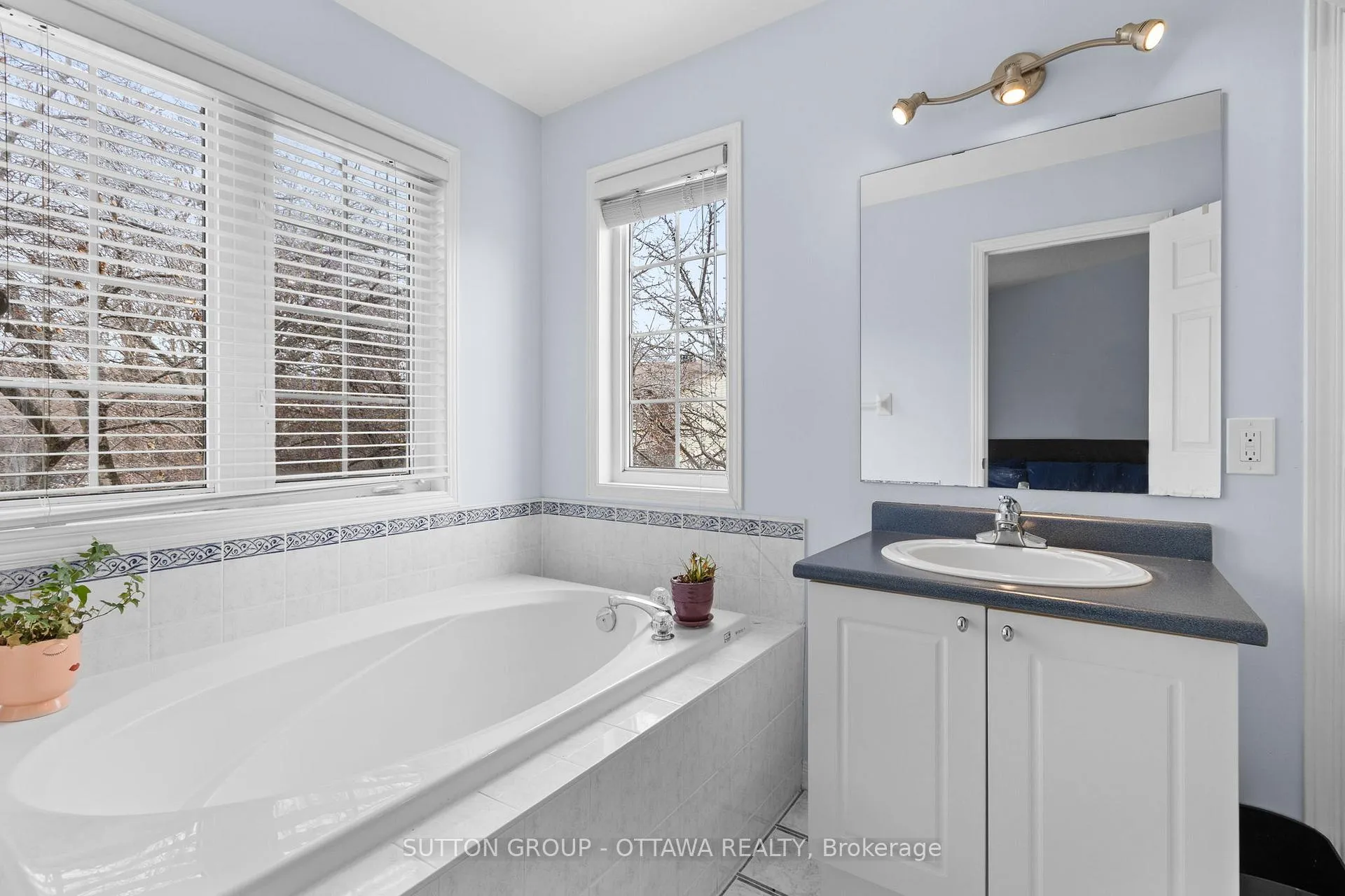 Photo 14 of Unit 11, 221 Station Boulevard, Ottawa, Riverview Park — HOMEH