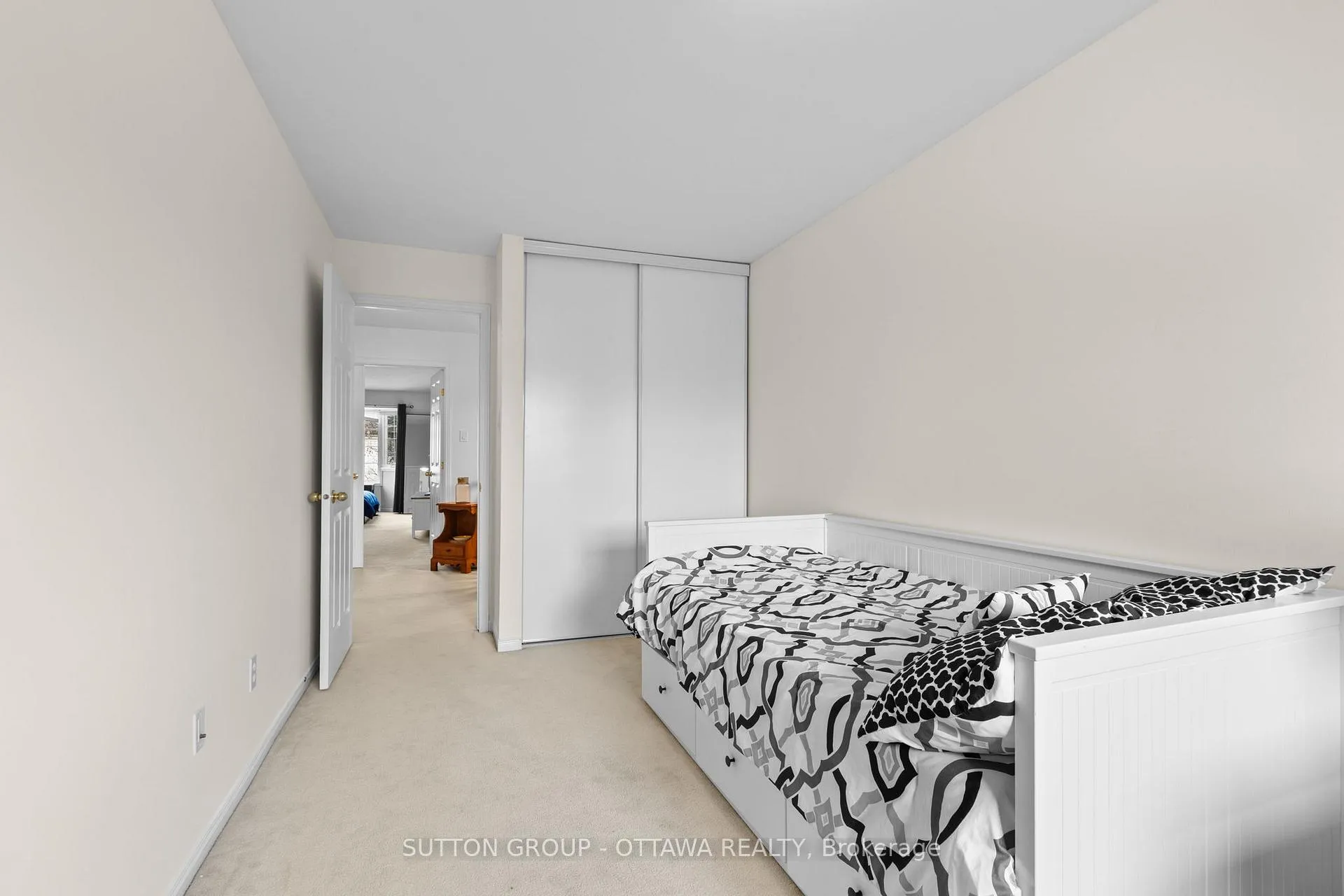 Photo 18 of Unit 11, 221 Station Boulevard, Ottawa, Riverview Park — HOMEH