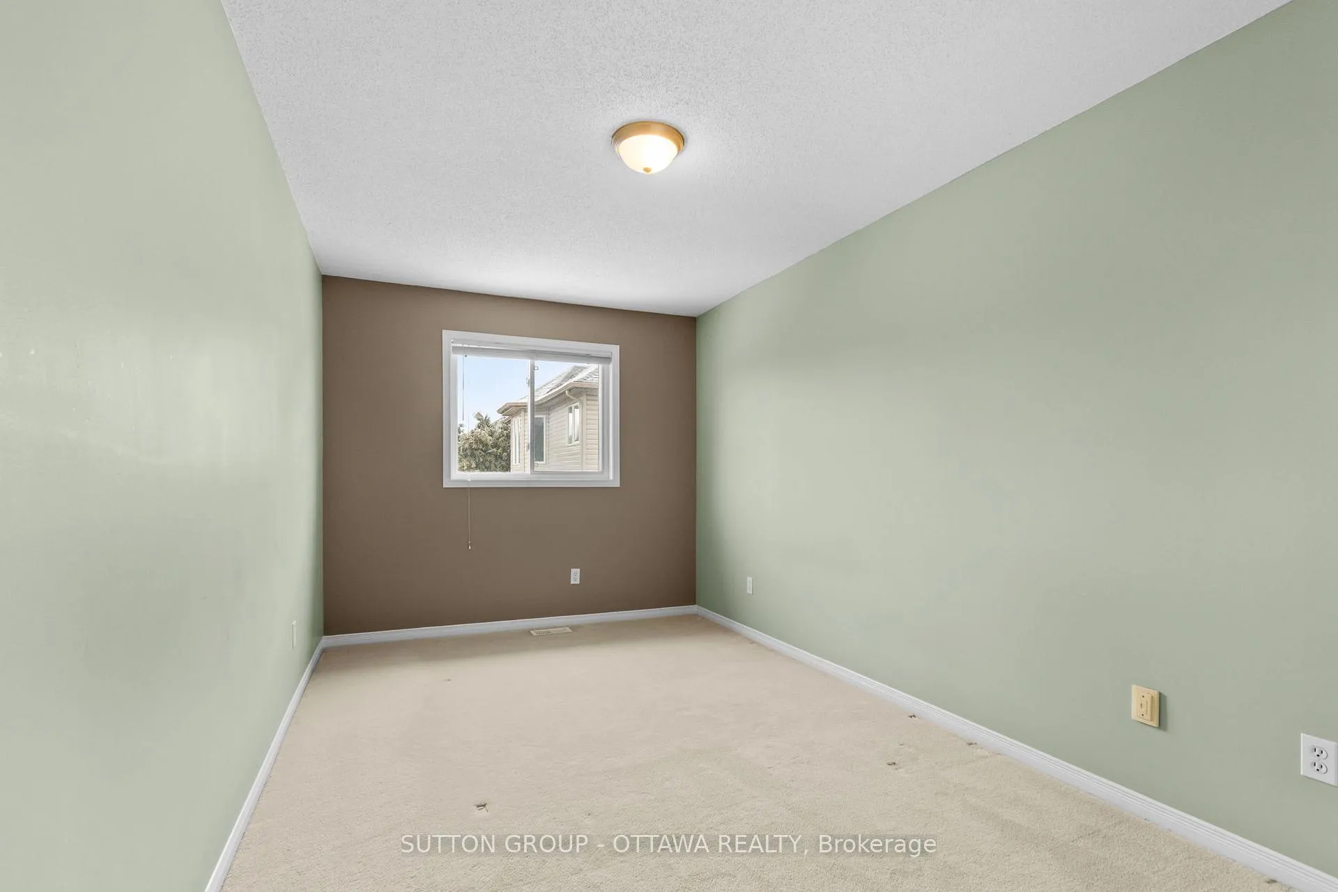 Photo 19 of Unit 11, 221 Station Boulevard, Ottawa, Riverview Park — HOMEH