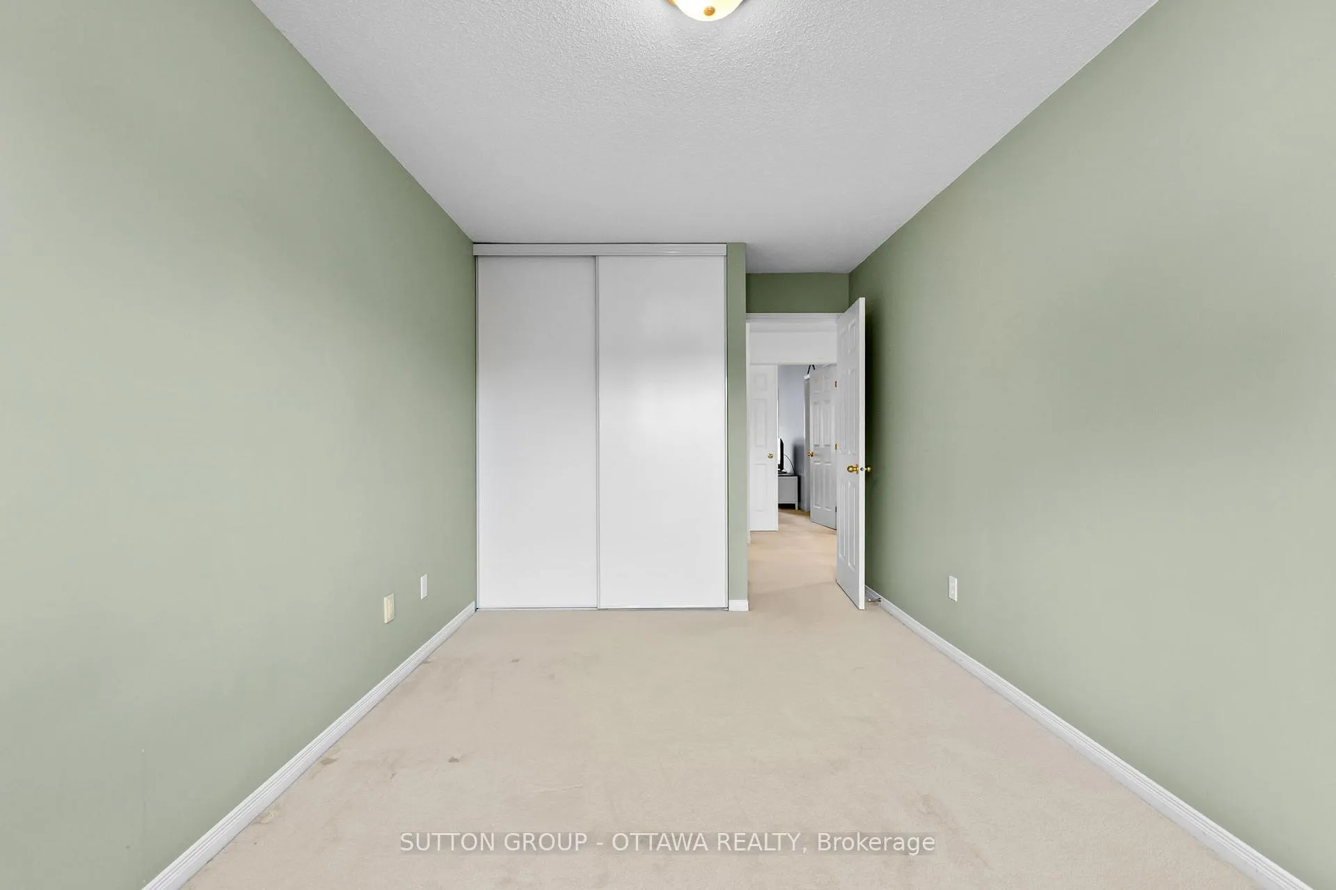 Photo 20 of Unit 11, 221 Station Boulevard, Ottawa, Riverview Park — HOMEH