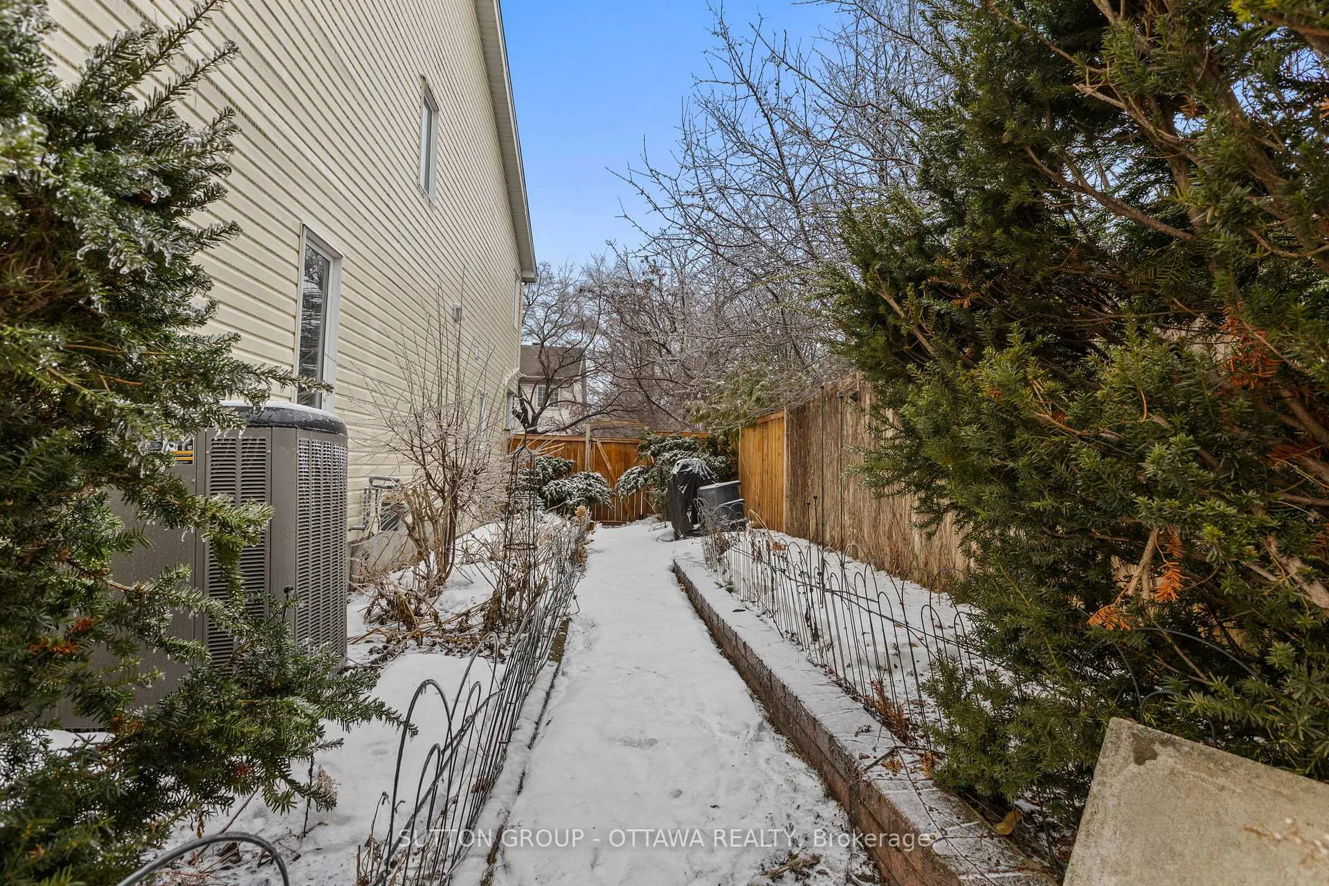 Photo 25 of Unit 11, 221 Station Boulevard, Ottawa, Riverview Park — HOMEH