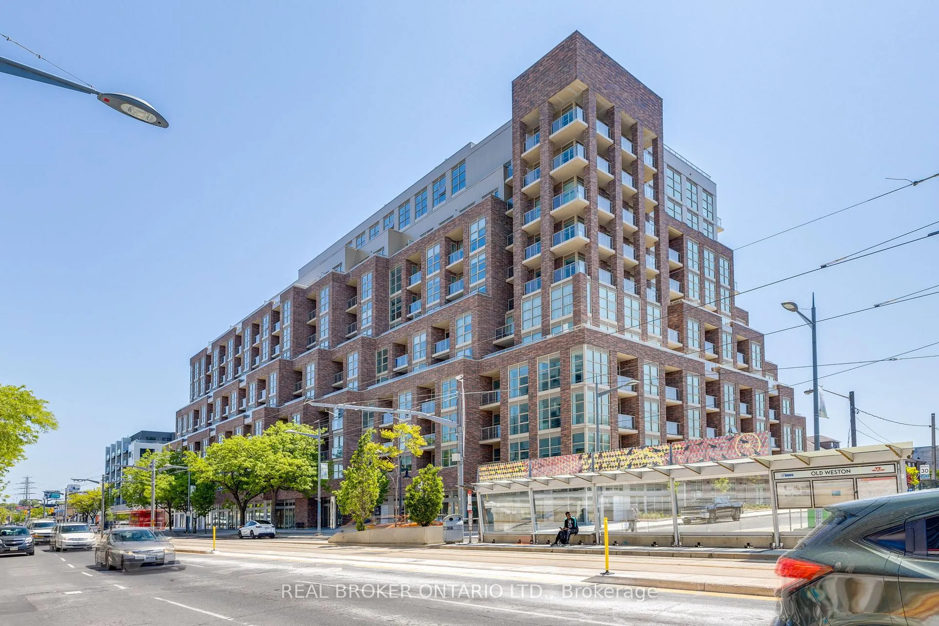 Front of Unit 723, 1787 St Clair Avenue W