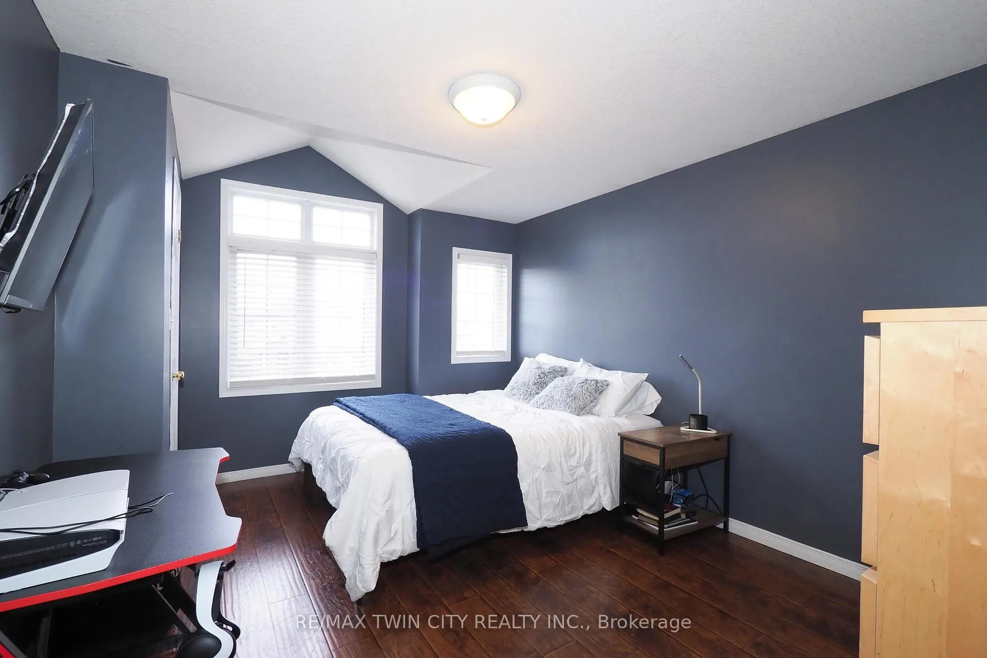 Photo 27 of 55 Bridlewreath Street, Kitchener — HOMEH