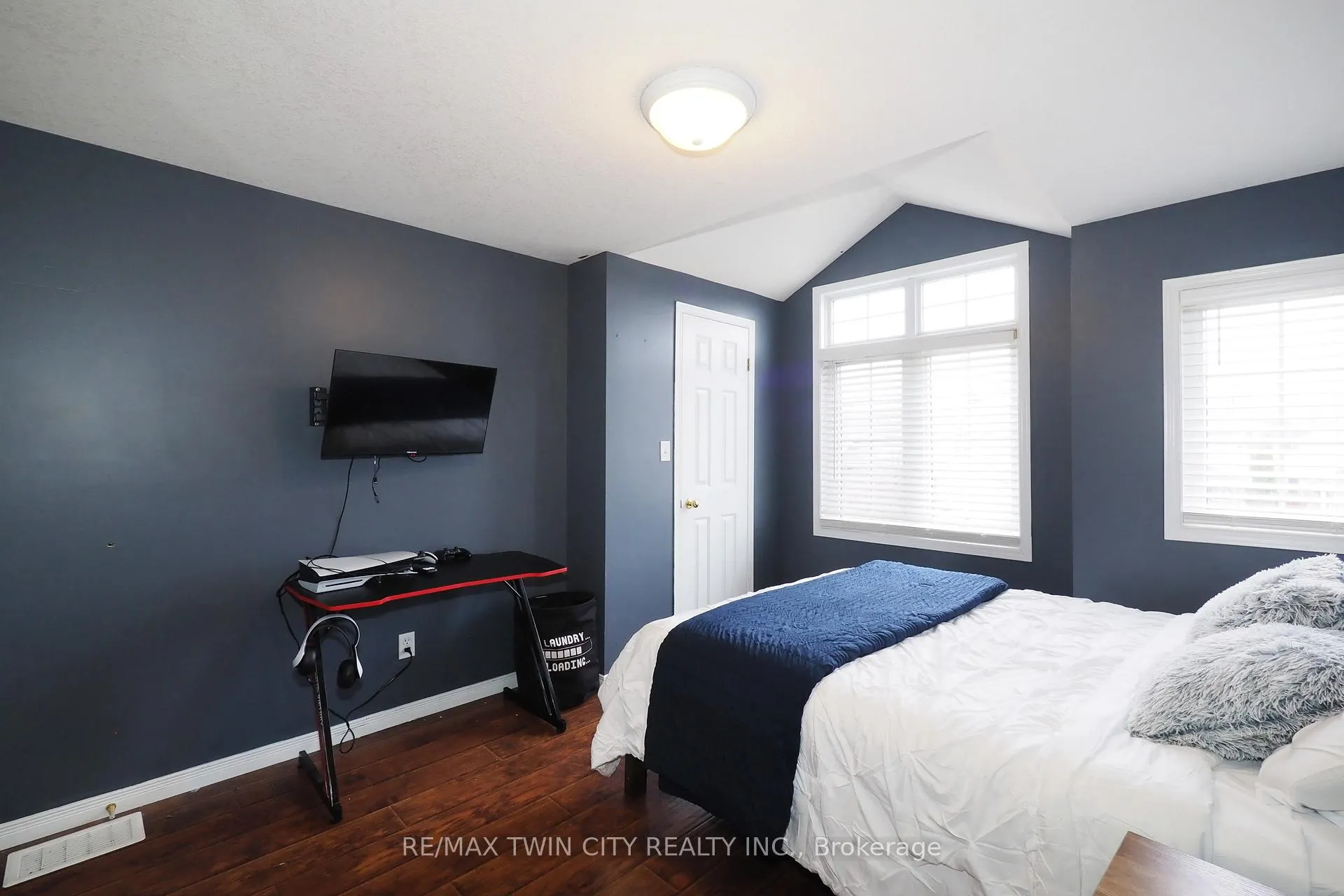 Photo 28 of 55 Bridlewreath Street, Kitchener — HOMEH