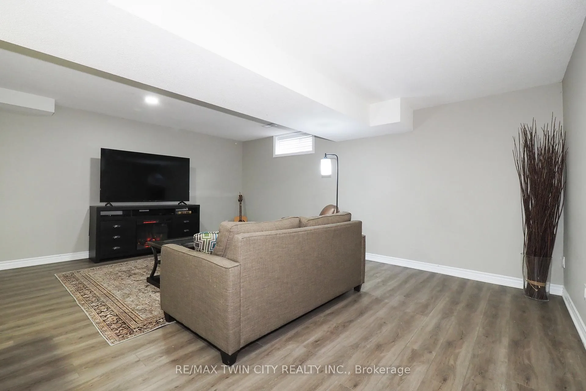 Photo 37 of 55 Bridlewreath Street, Kitchener — HOMEH