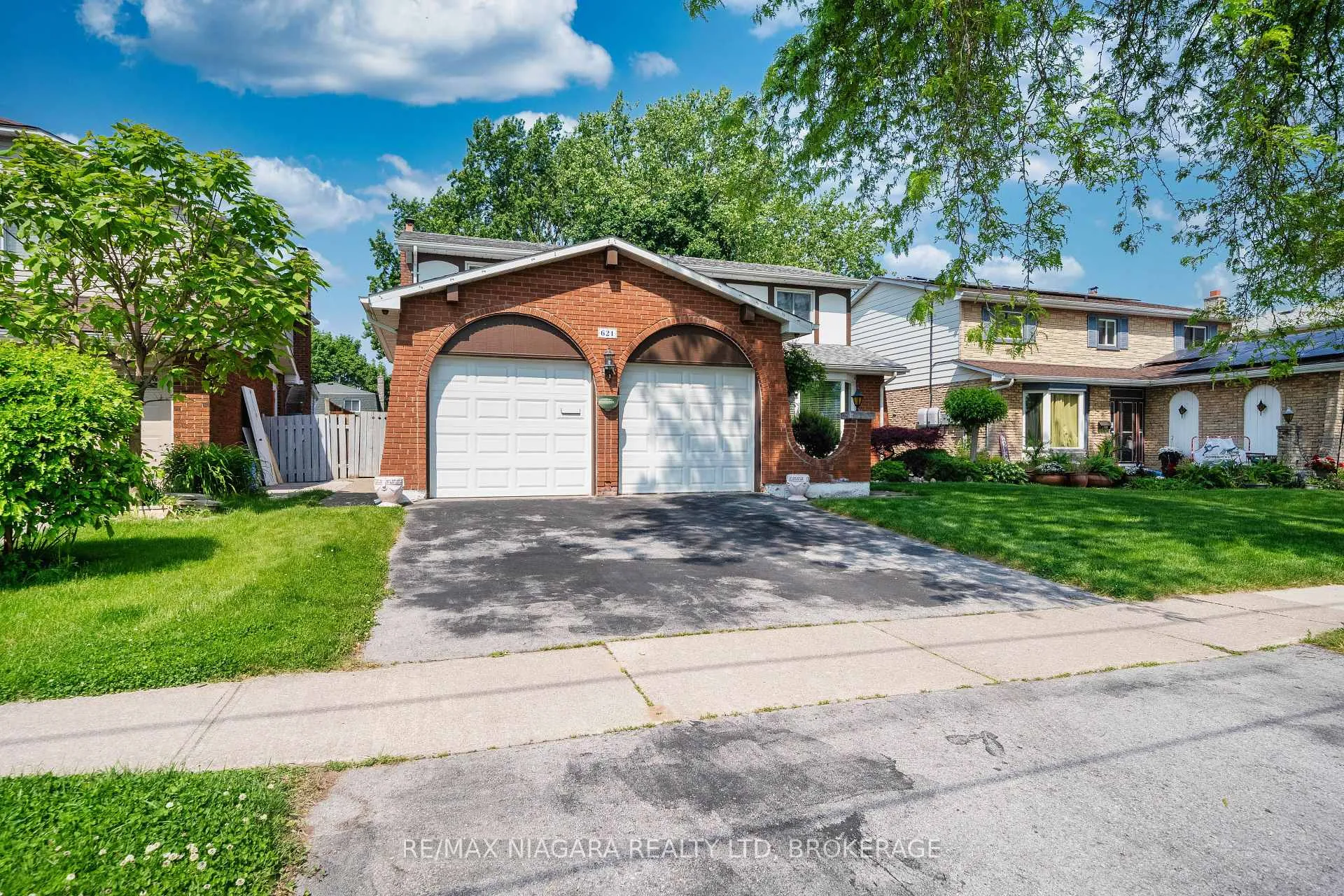 Photo 2 of 621 Lake Street, St. Catharines, Lakeshore — HOMEH