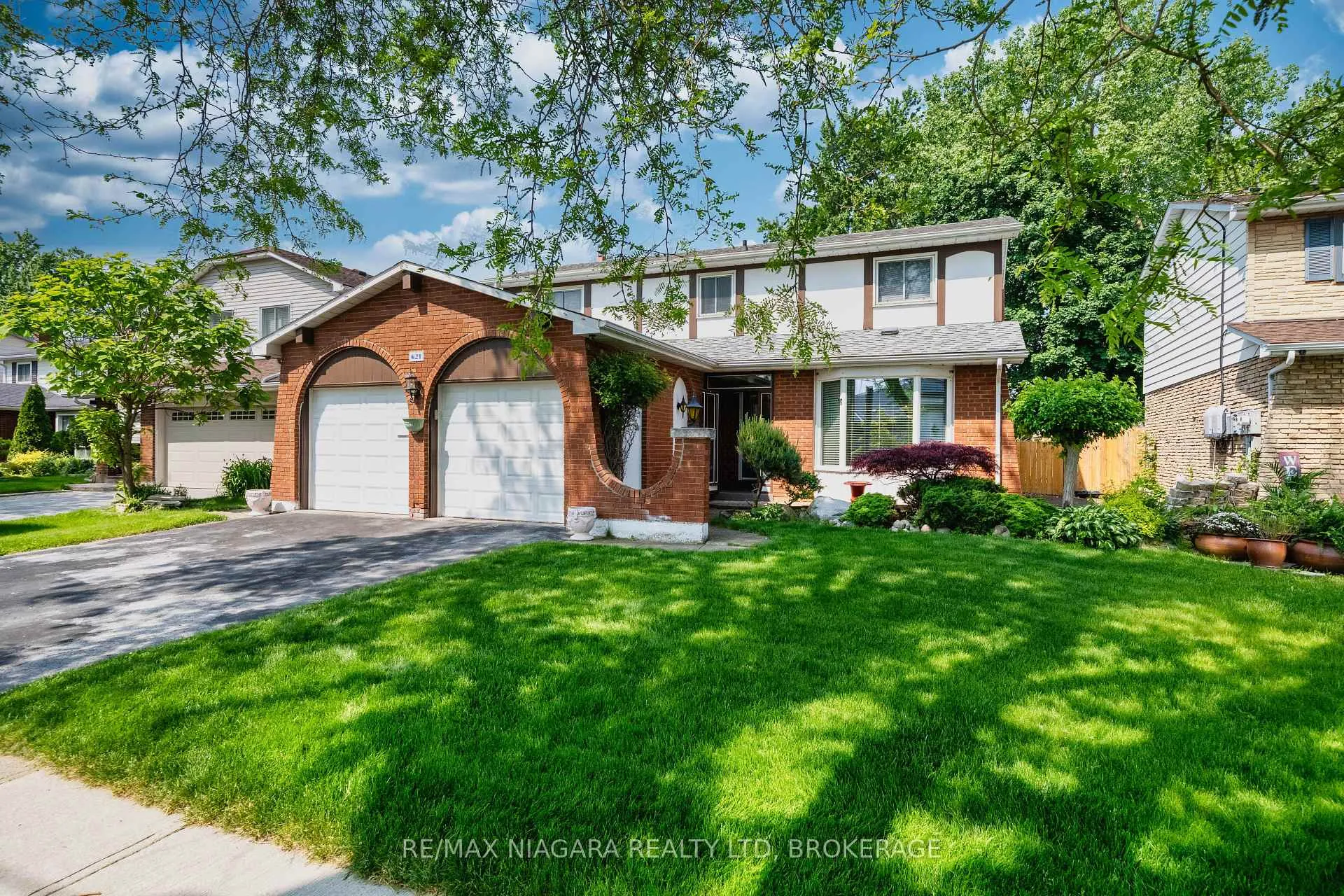Photo 3 of 621 Lake Street, St. Catharines, Lakeshore — HOMEH