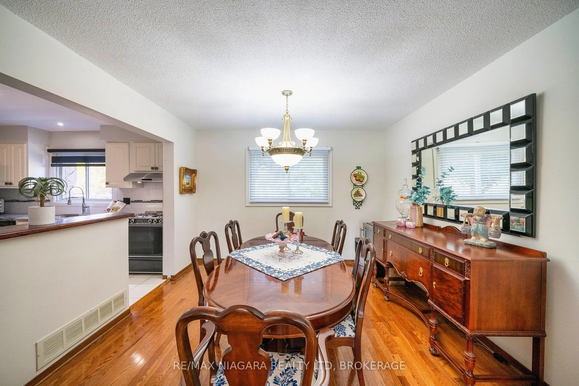 Photo 9 of 621 Lake Street, St. Catharines, Lakeshore — HOMEH