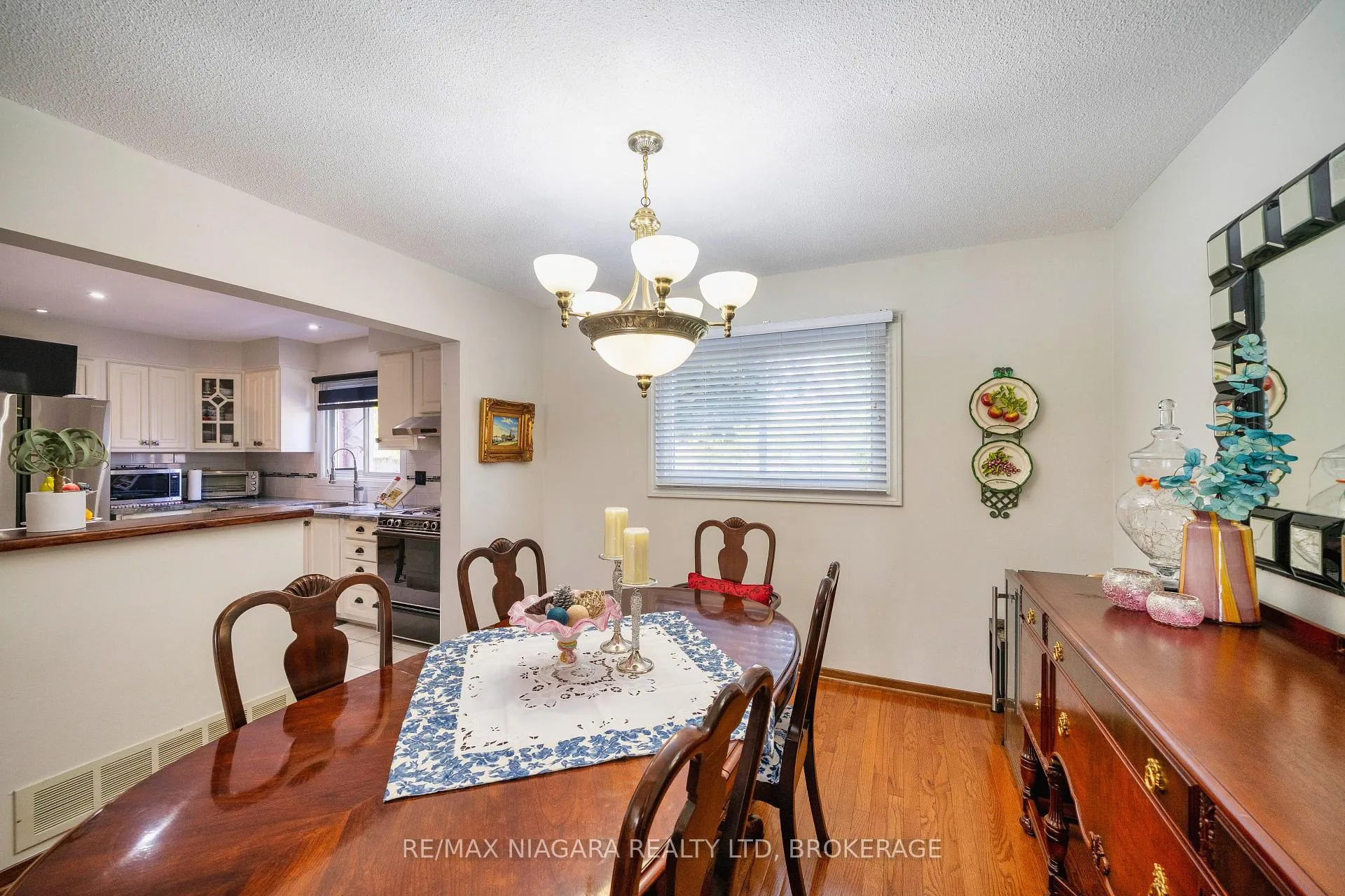 Photo 10 of 621 Lake Street, St. Catharines, Lakeshore — HOMEH