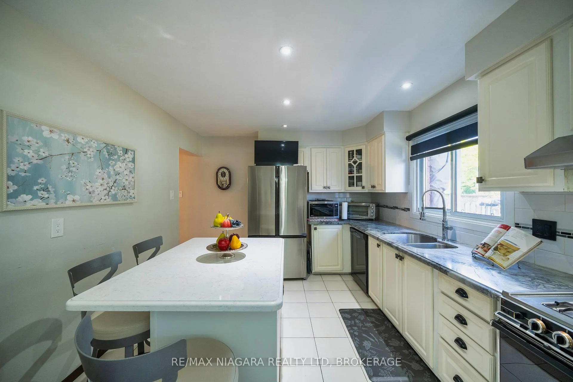 Photo 14 of 621 Lake Street, St. Catharines, Lakeshore — HOMEH