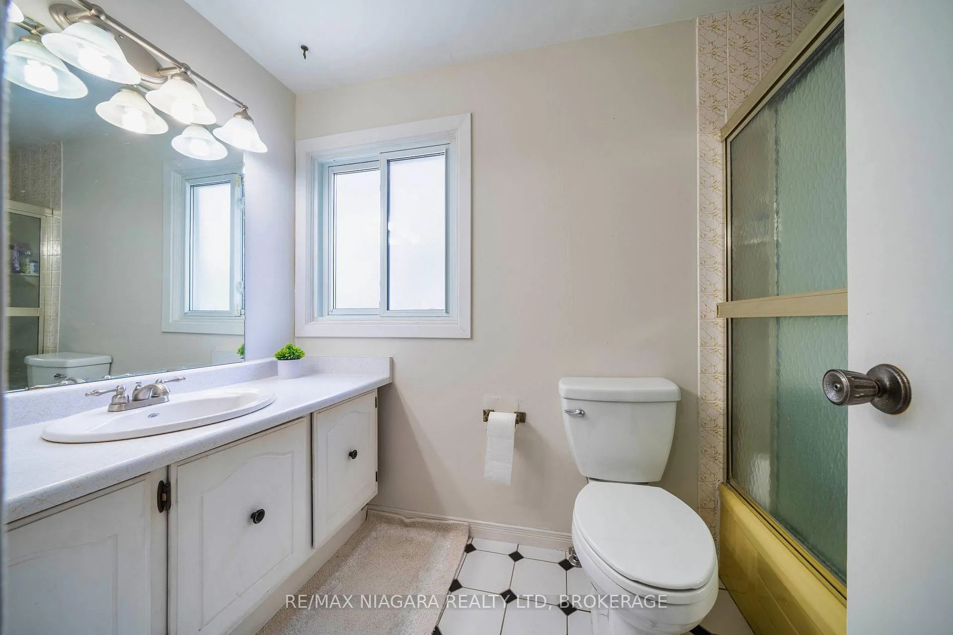 Photo 27 of 621 Lake Street, St. Catharines, Lakeshore — HOMEH