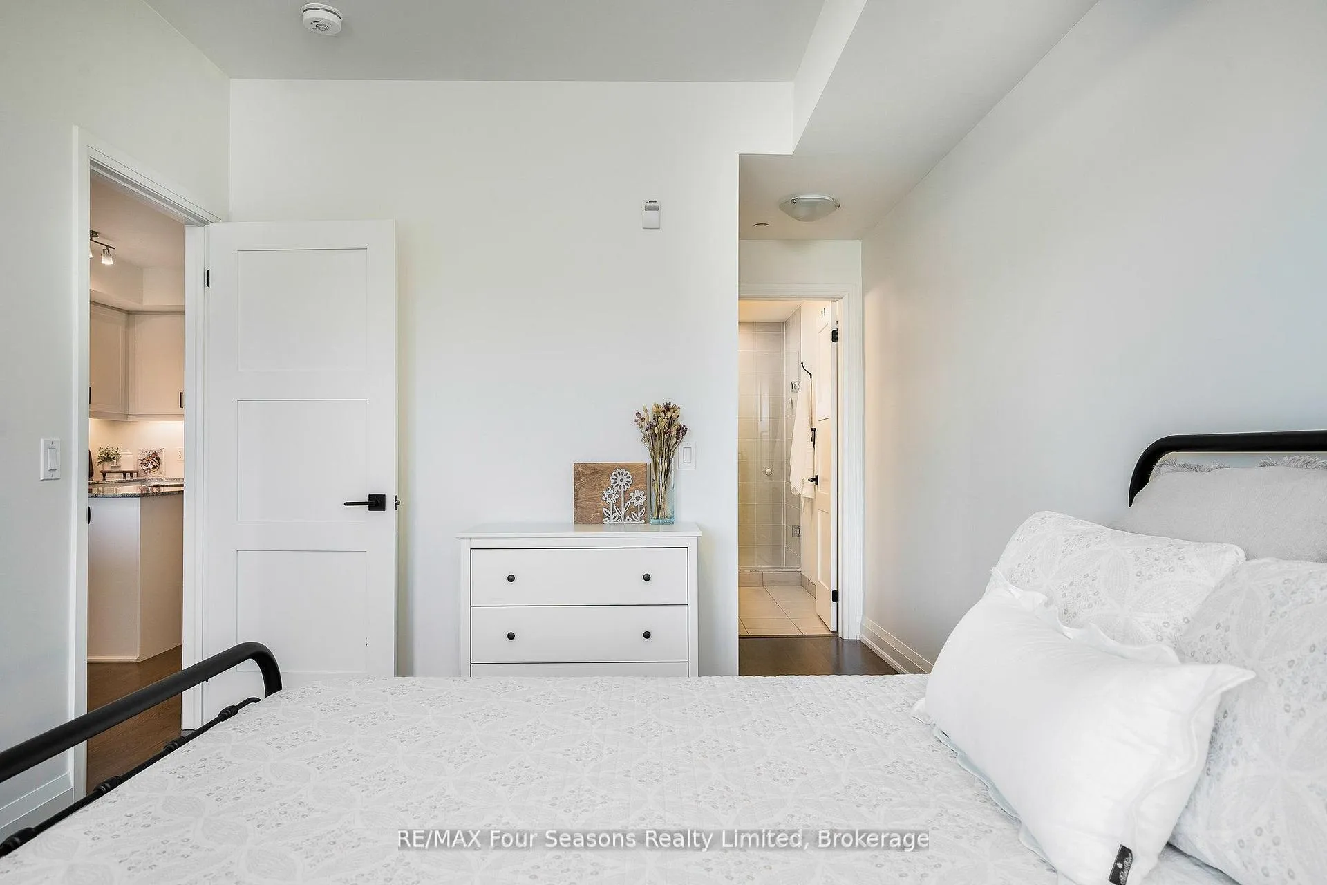 Photo 12 of Unit 208, 17 Spooner Crescent, Collingwood — HOMEH