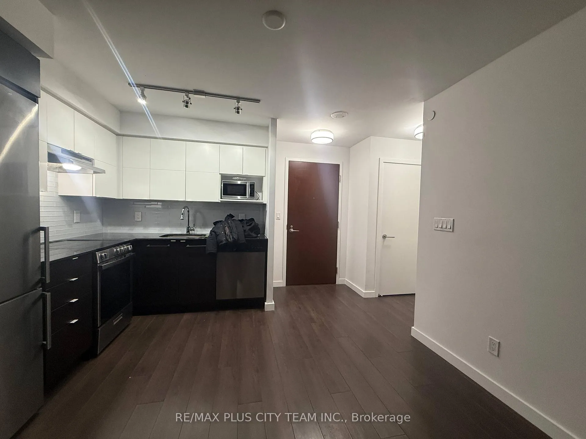 Photo 4 of Unit 502, 120 Varna Drive, Toronto, Englemount-Lawrence — HOMEH