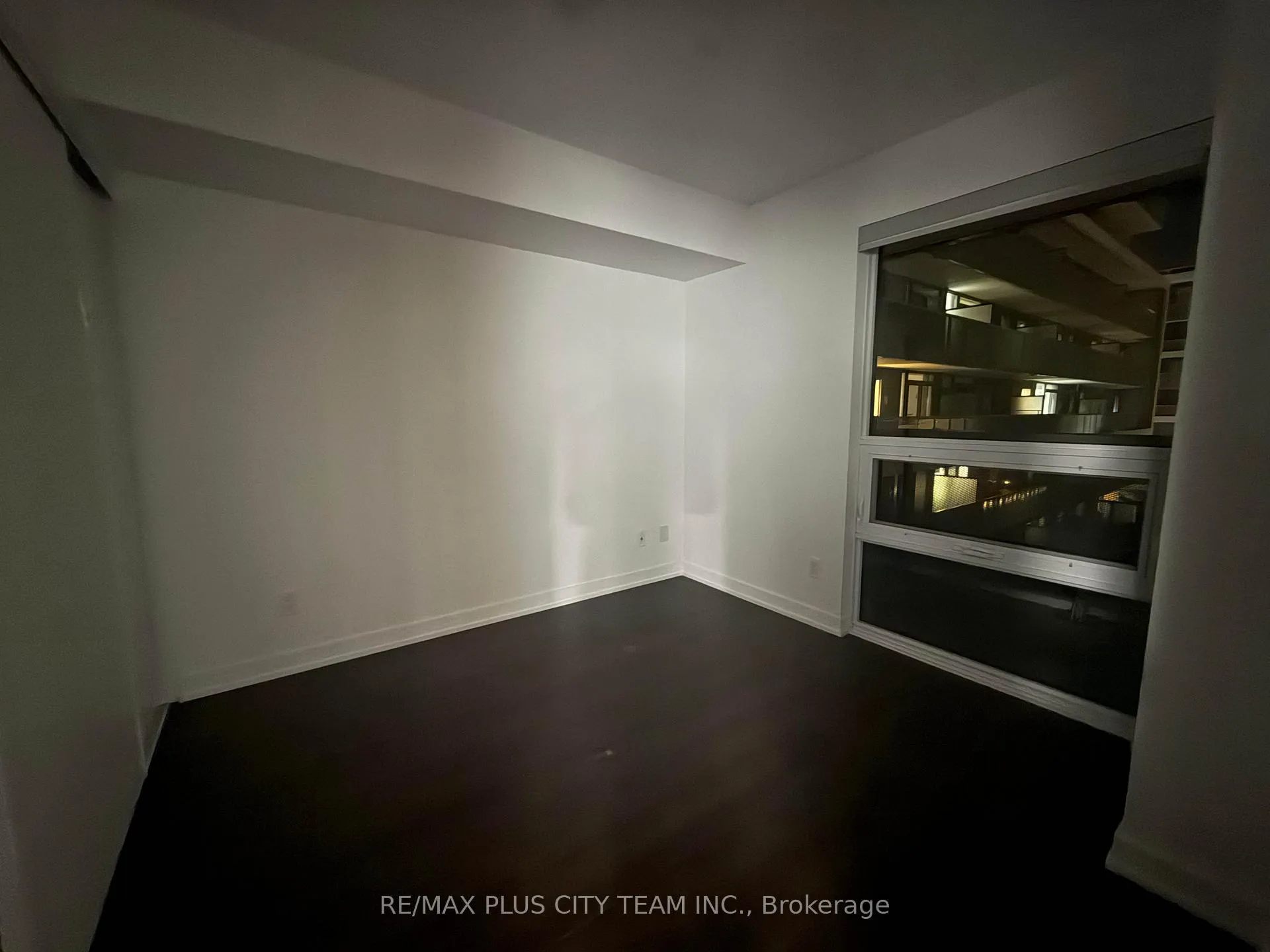 Photo 6 of Unit 502, 120 Varna Drive, Toronto, Englemount-Lawrence — HOMEH