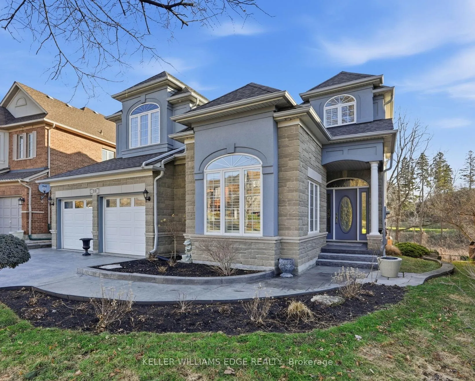 Photo 2 of 39 Winegarden Trail, Hamilton, Dundas — HOMEH