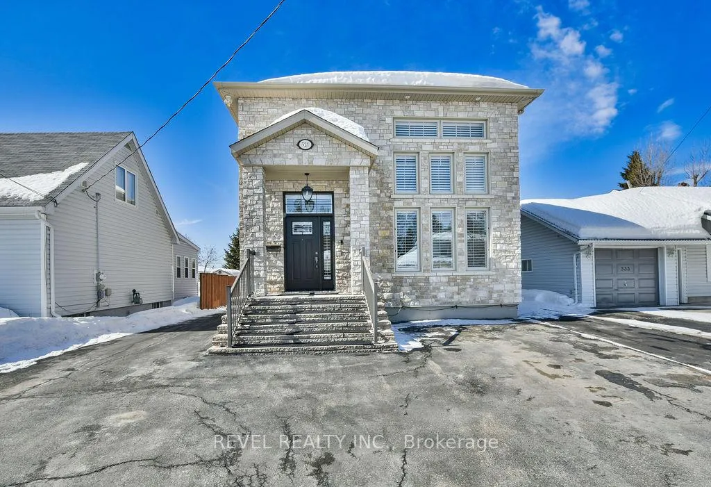 Front of 521 Pine Street N