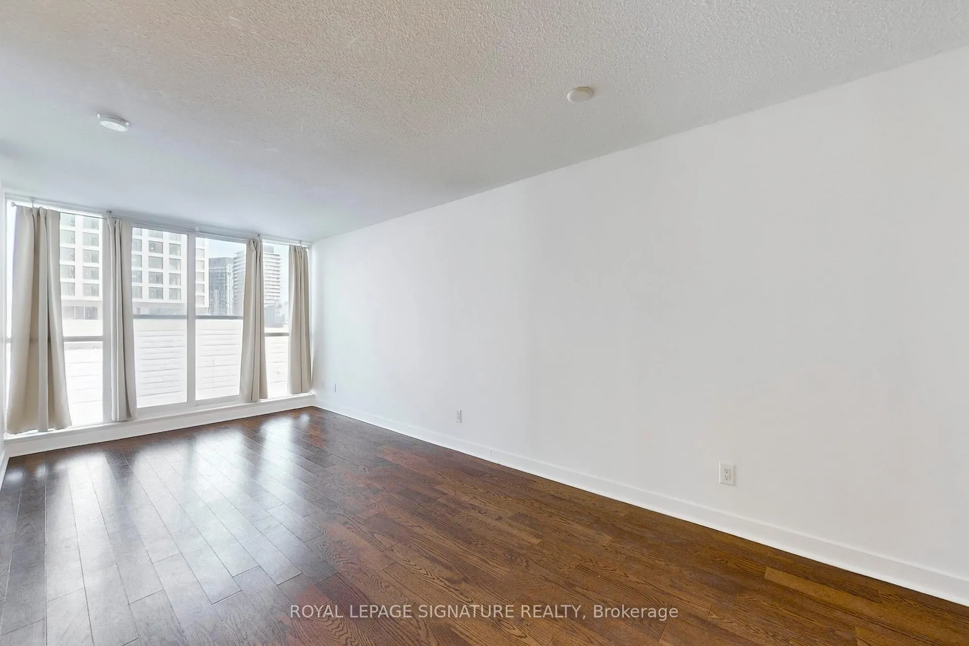 Photo 7 of Unit 720, 320 Richmond Street, Toronto, Moss Park — HOMEH