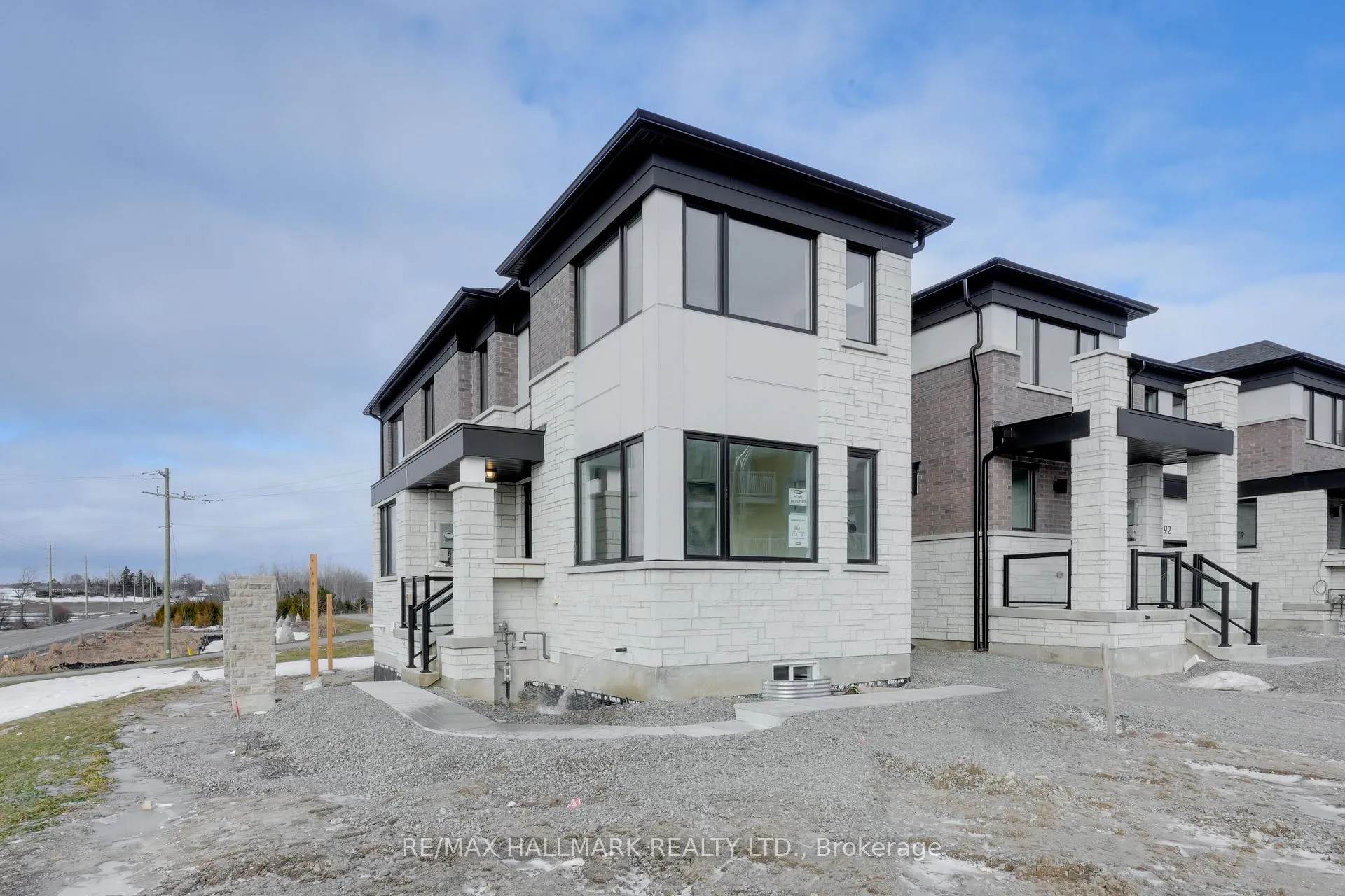 Photo 3 of 96 Vinewood Crescent, Barrie, Rural Barrie Southeast — HOMEH