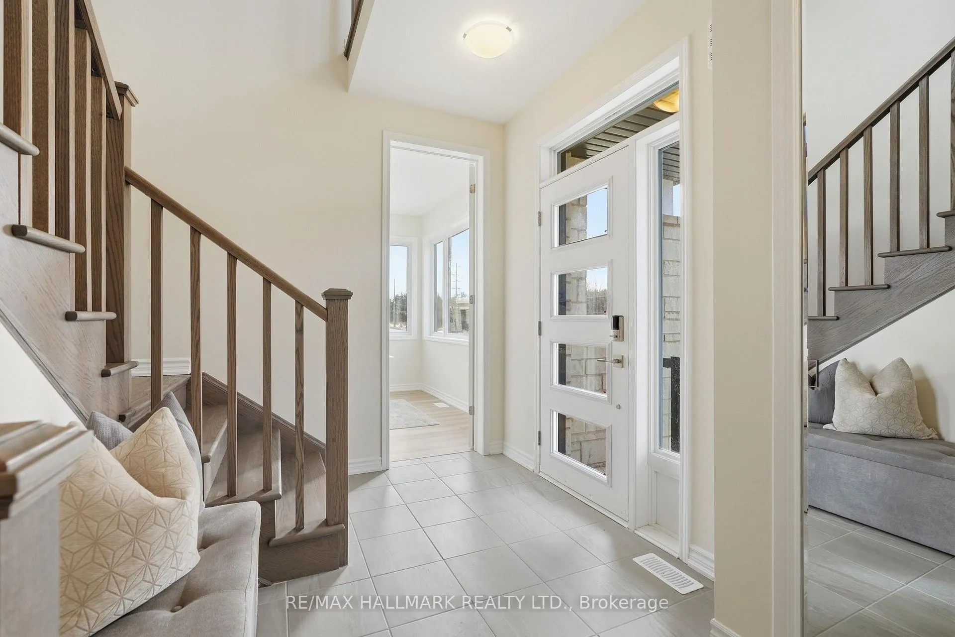 Photo 5 of 96 Vinewood Crescent, Barrie, Rural Barrie Southeast — HOMEH