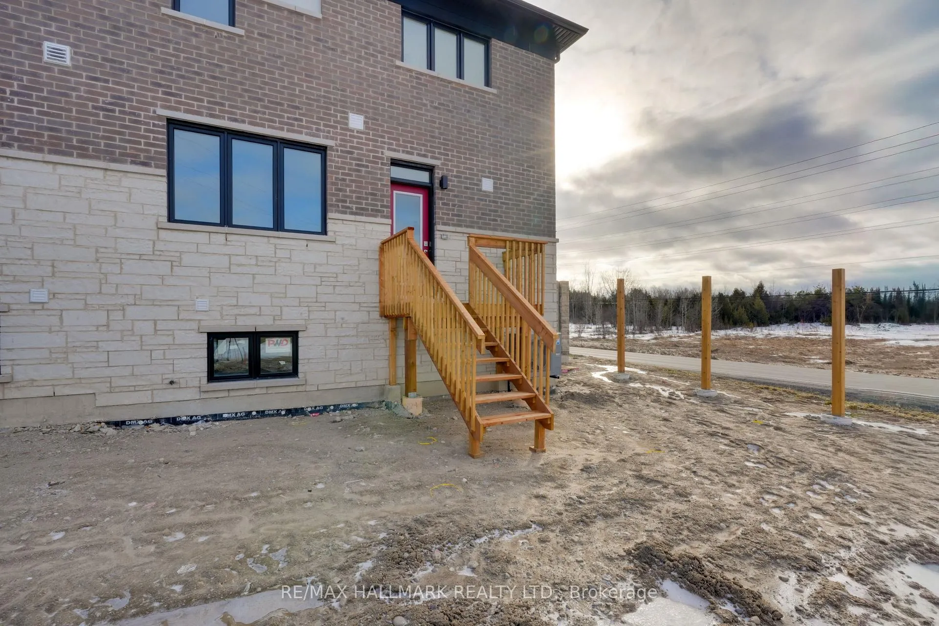 Photo 13 of 96 Vinewood Crescent, Barrie, Rural Barrie Southeast — HOMEH