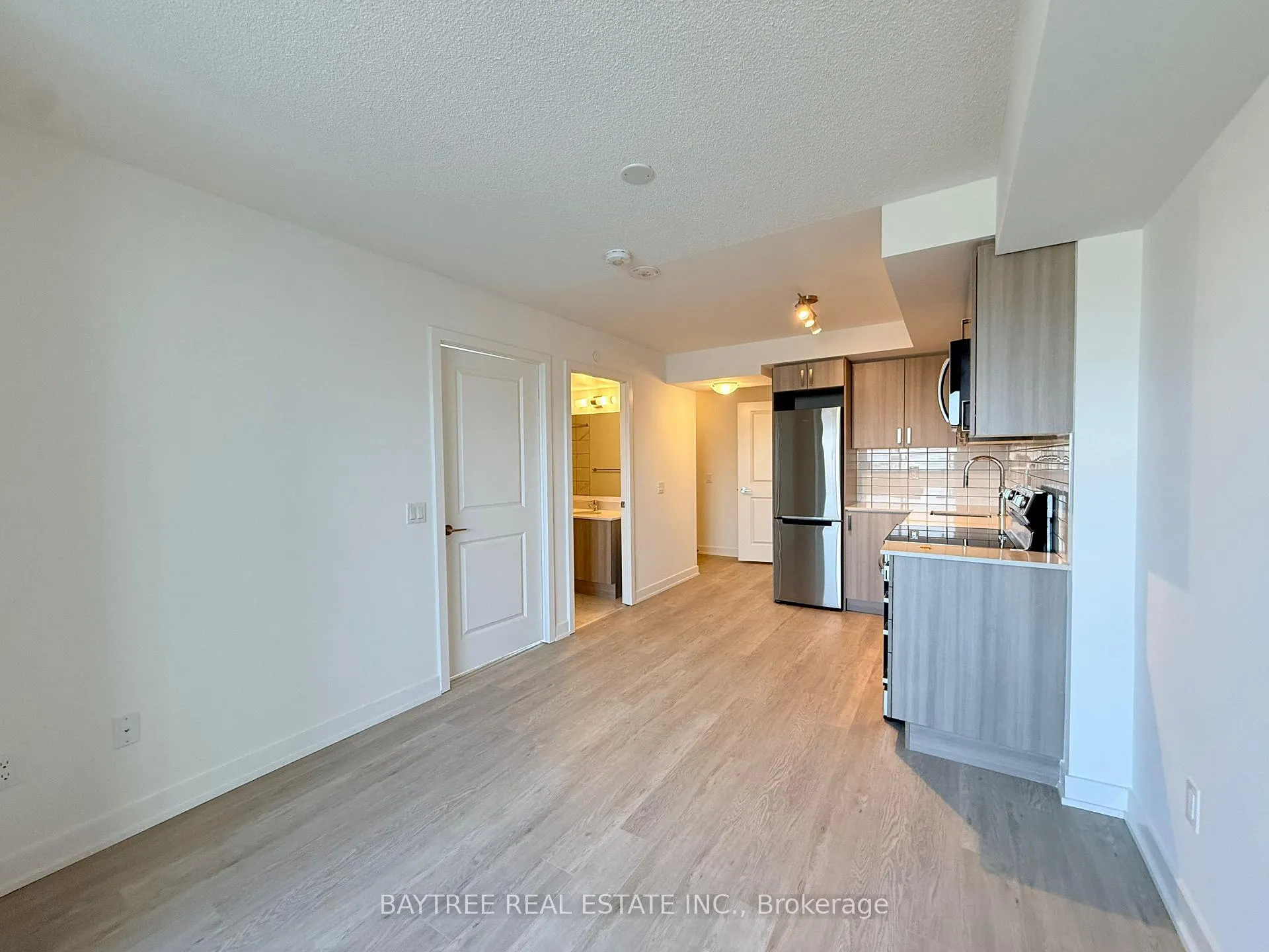 Photo 1 of Unit 801, 1010 Sandy Beach Road, Pickering, Bay Ridges — HOMEH
