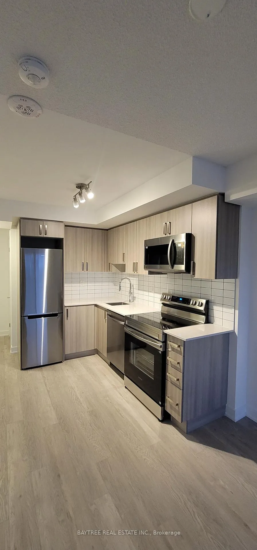 Photo 8 of Unit 801, 1010 Sandy Beach Road, Pickering, Bay Ridges — HOMEH